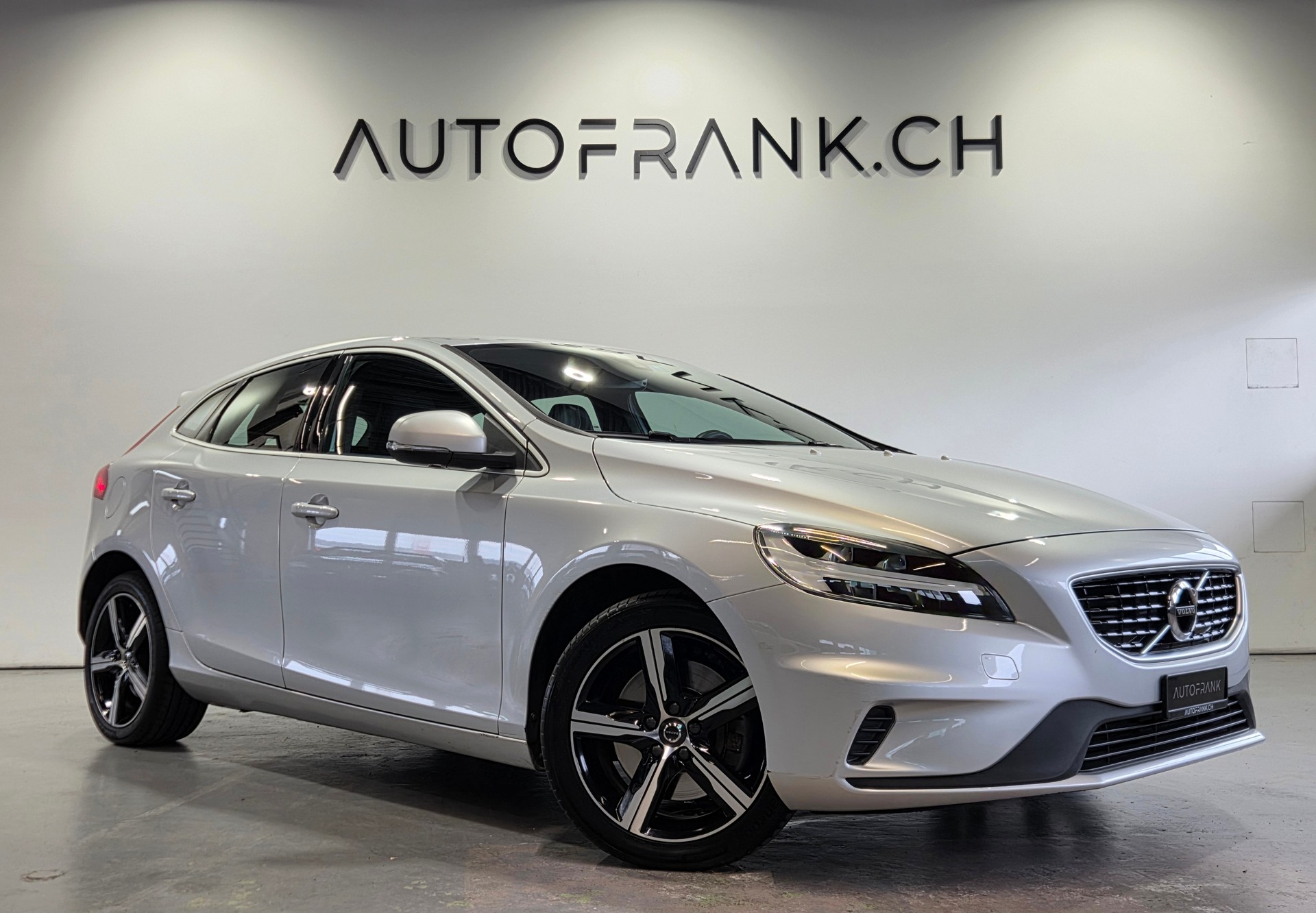 VOLVO V40 2.0 D3 R-Design S/S-showroom-element-3