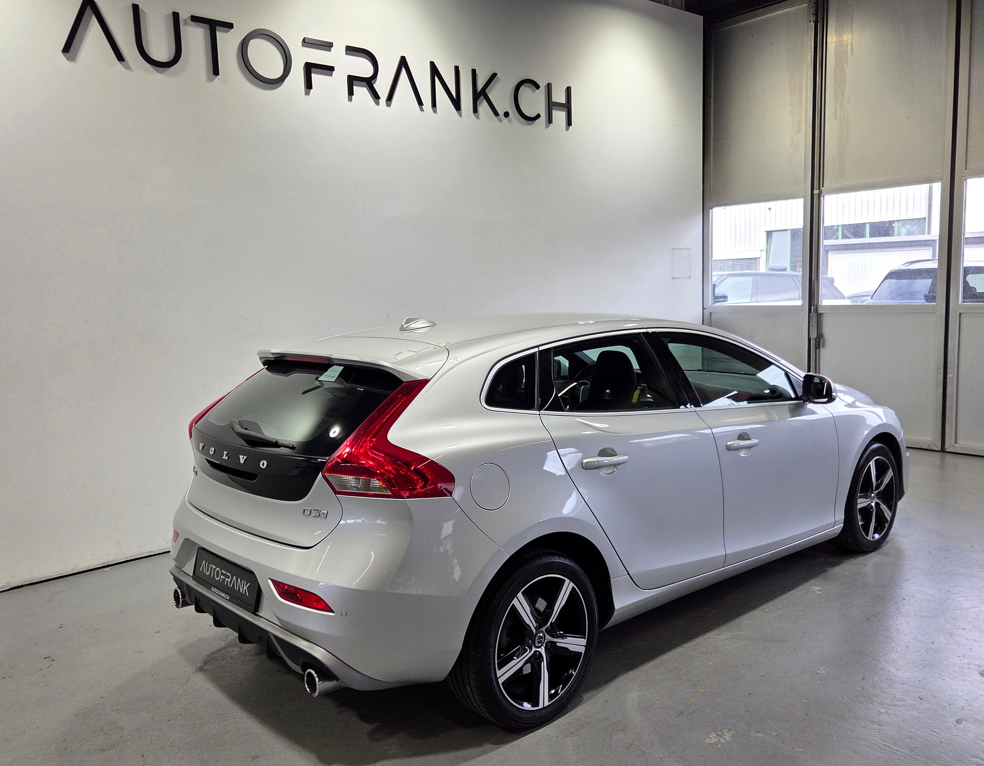VOLVO V40 2.0 D3 R-Design S/S-image-7