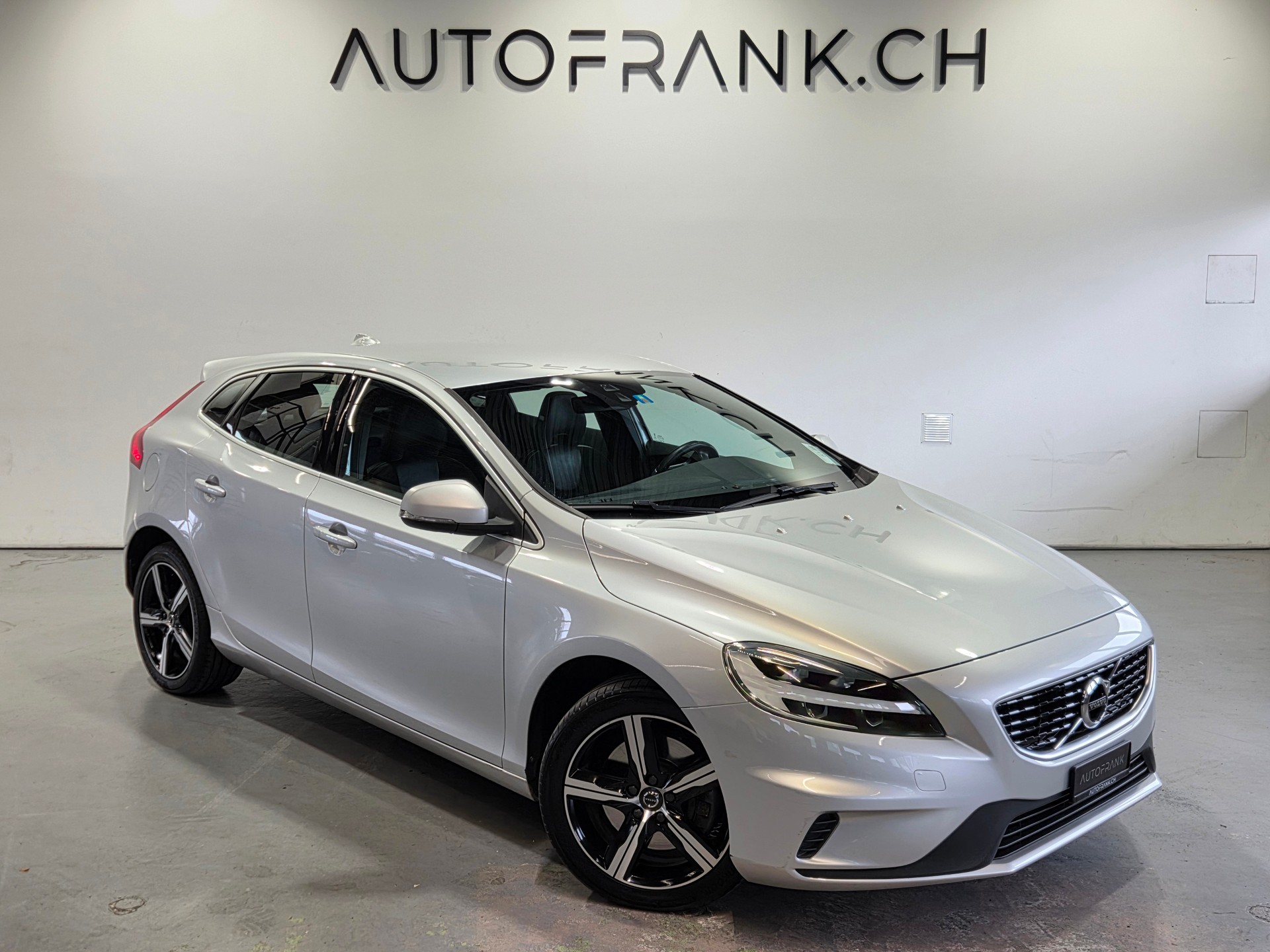 VOLVO V40 2.0 D3 R-Design S/S-showroom-element-2
