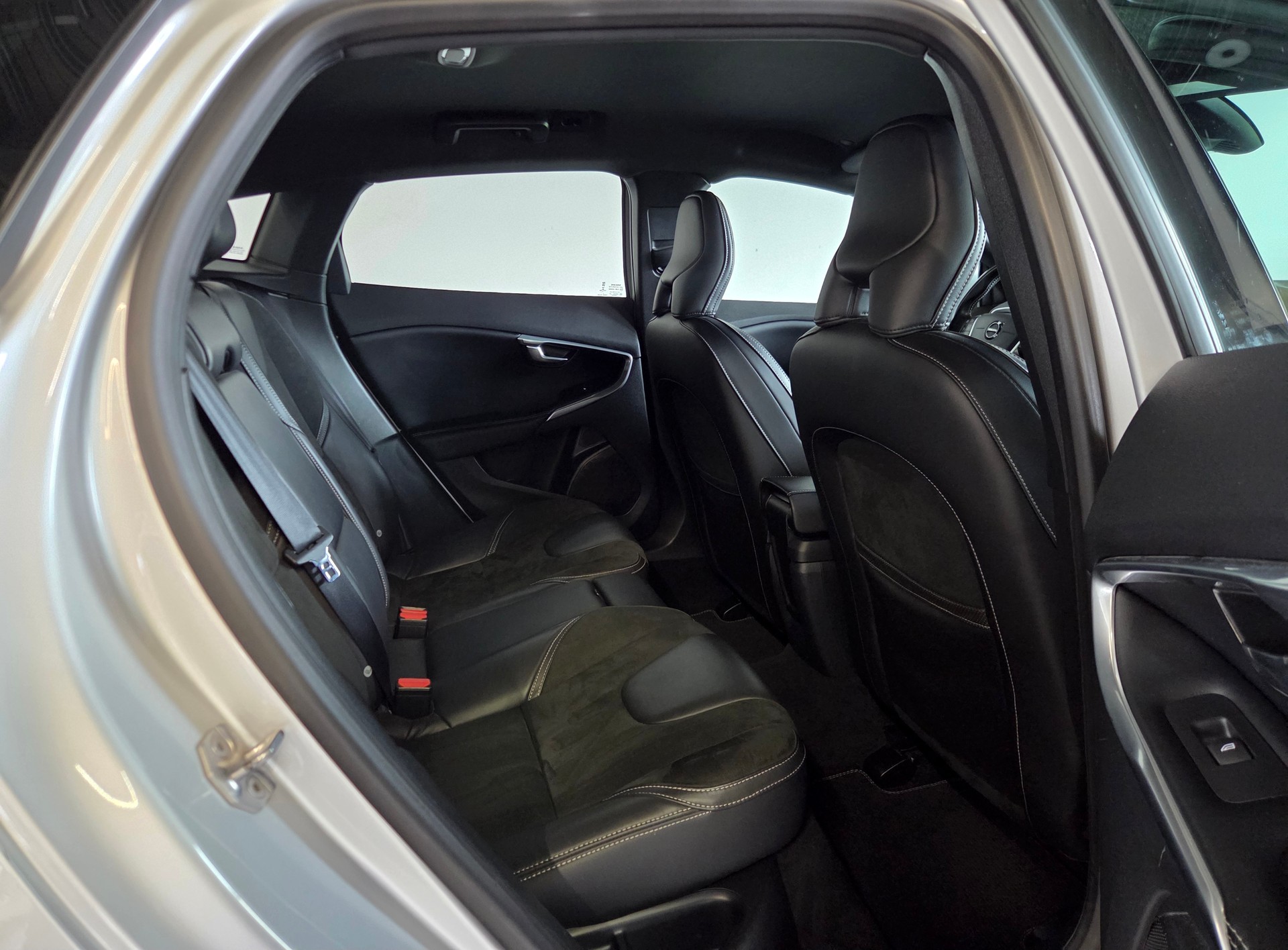 VOLVO V40 2.0 D3 R-Design S/S-image-21