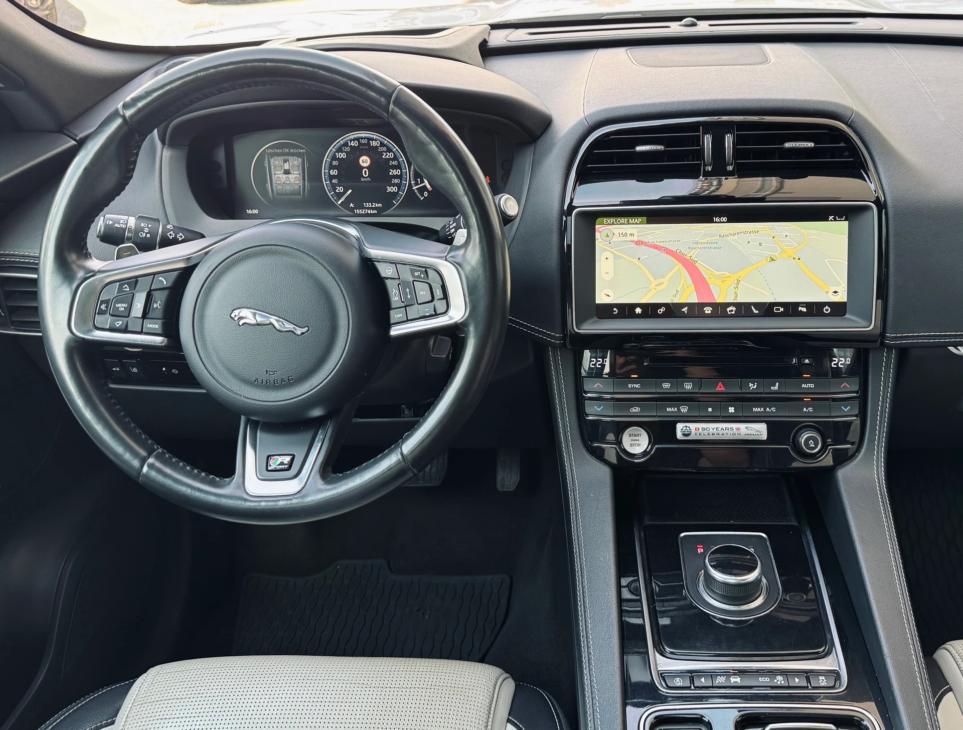 JAGUAR F-Pace 30t 2.0 R-Sport AWD Automatik-image-13