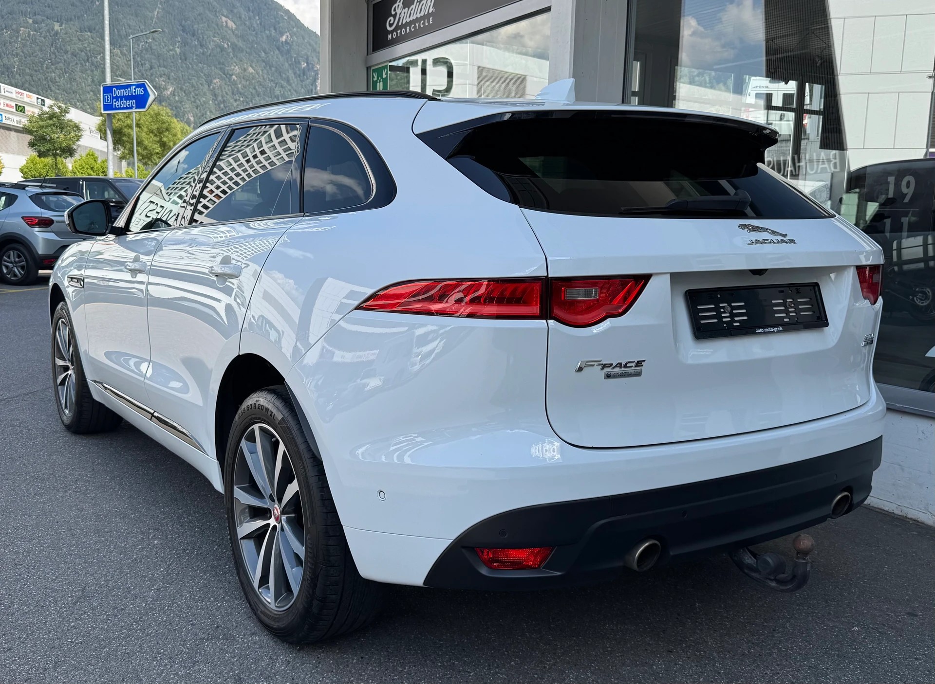 JAGUAR F-Pace 30t 2.0 R-Sport AWD Automatik-showroom-element-3