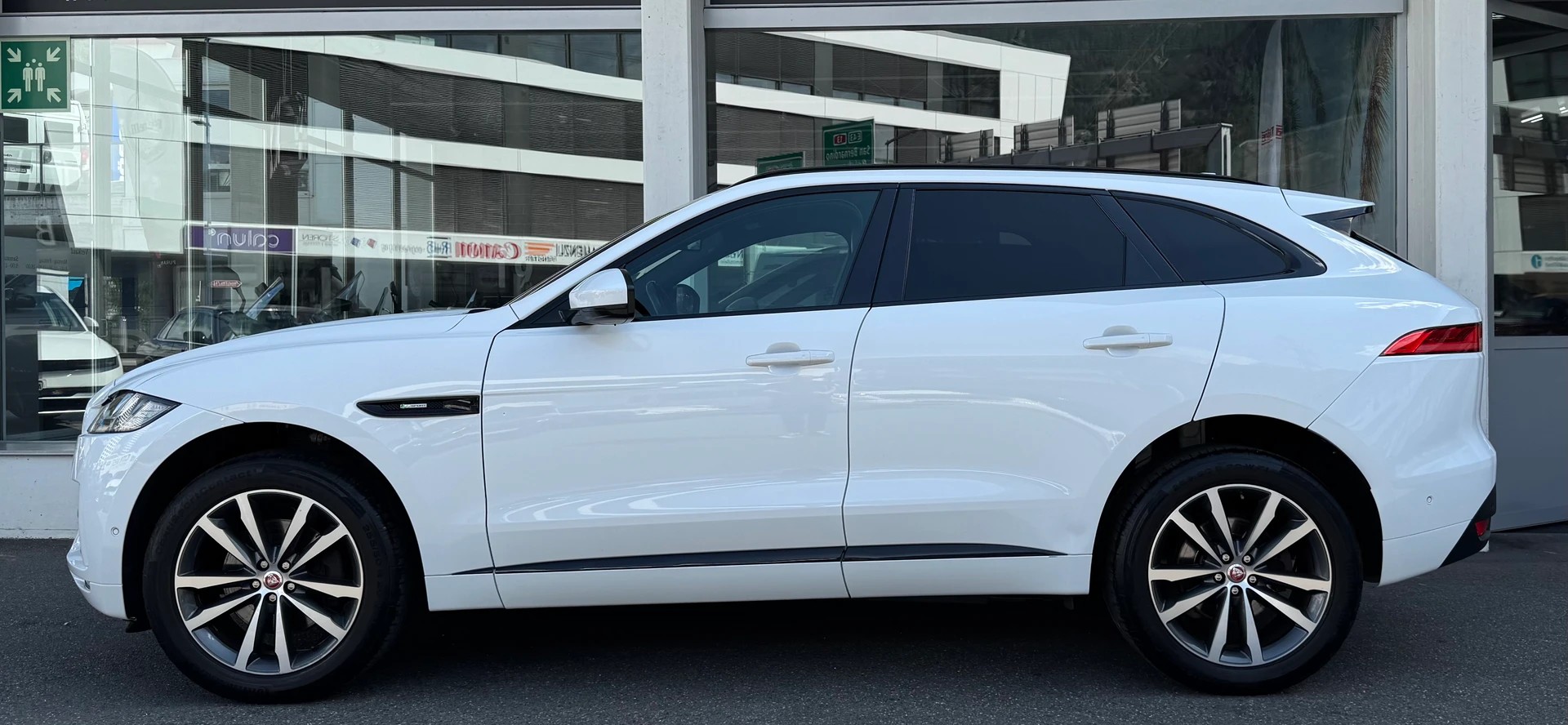 JAGUAR F-Pace 30t 2.0 R-Sport AWD Automatik-showroom-element-2