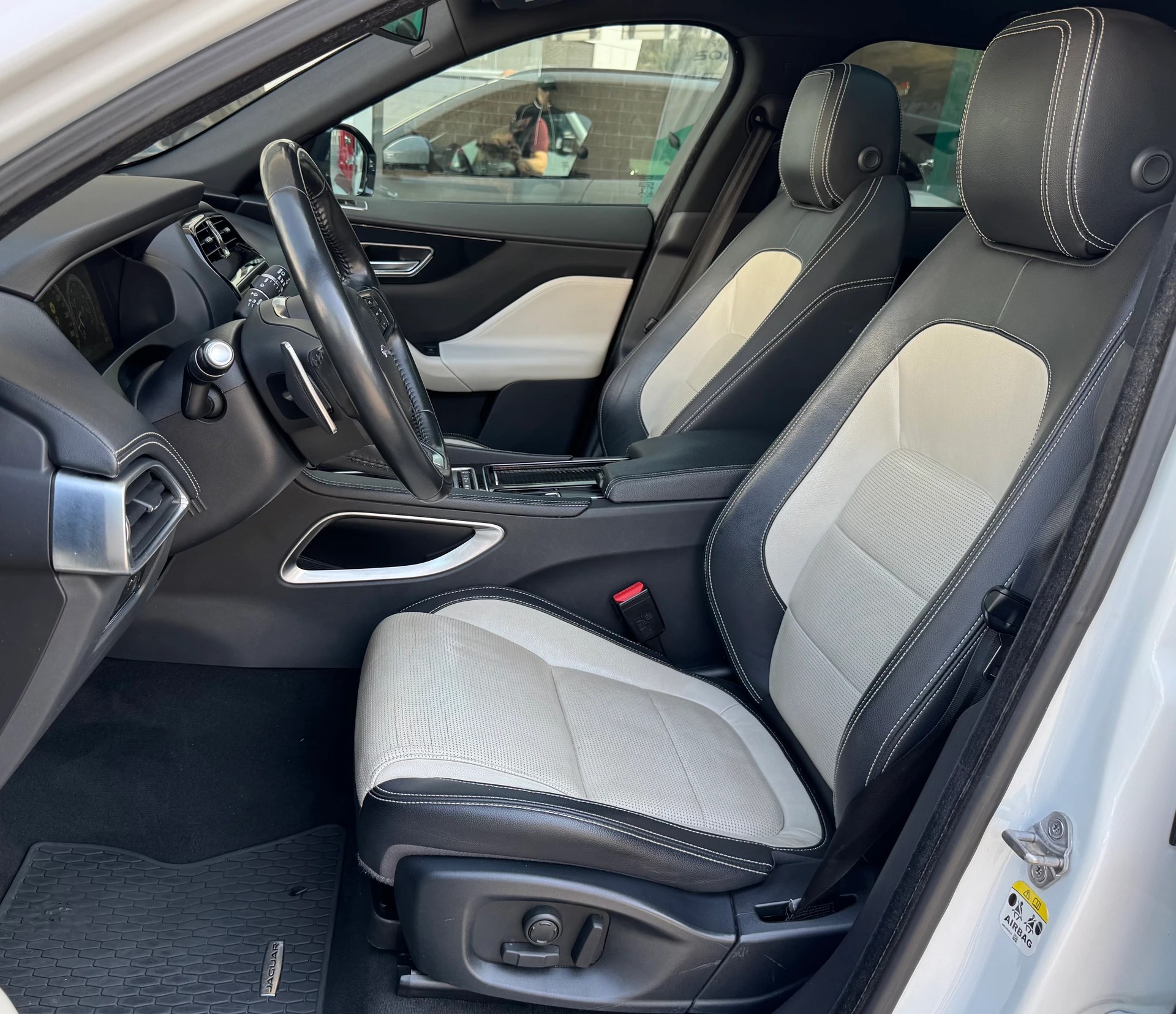 JAGUAR F-Pace 30t 2.0 R-Sport AWD Automatik-image-7
