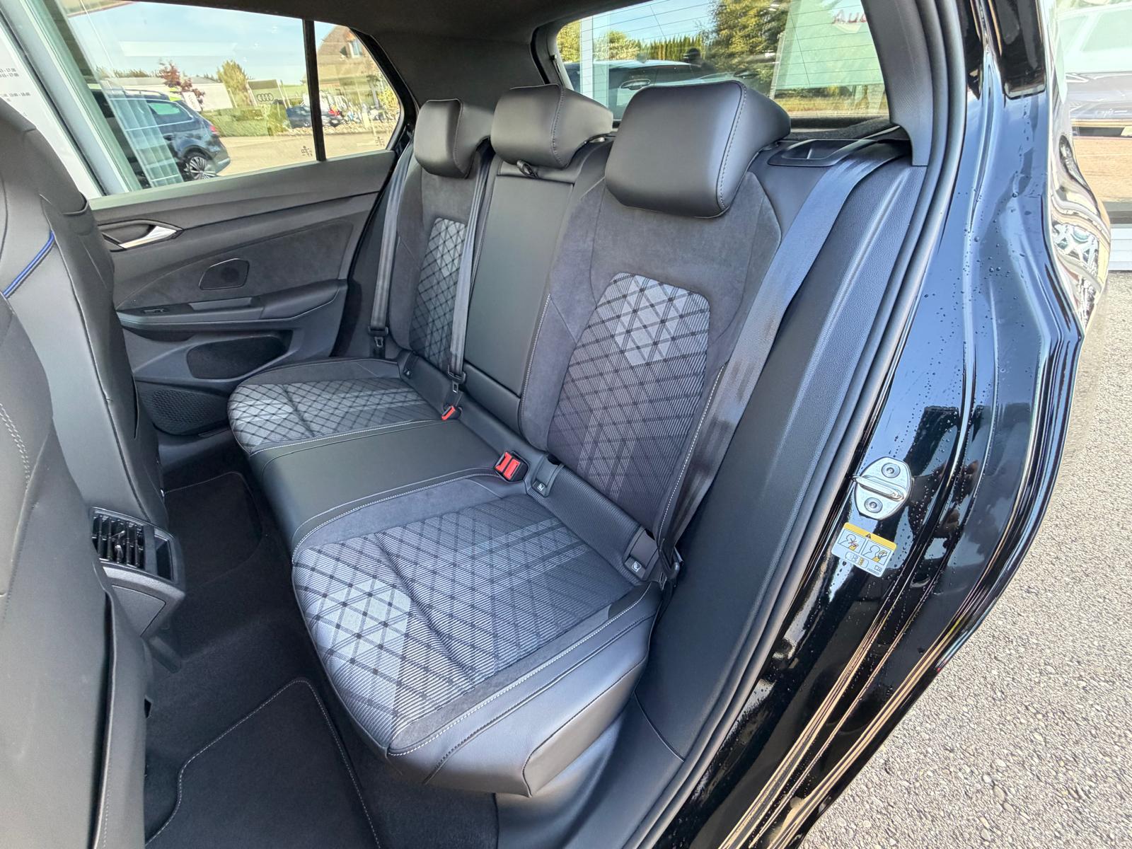 VW Golf 2.0 TSI R-Line DSG 4 Motion-image-23