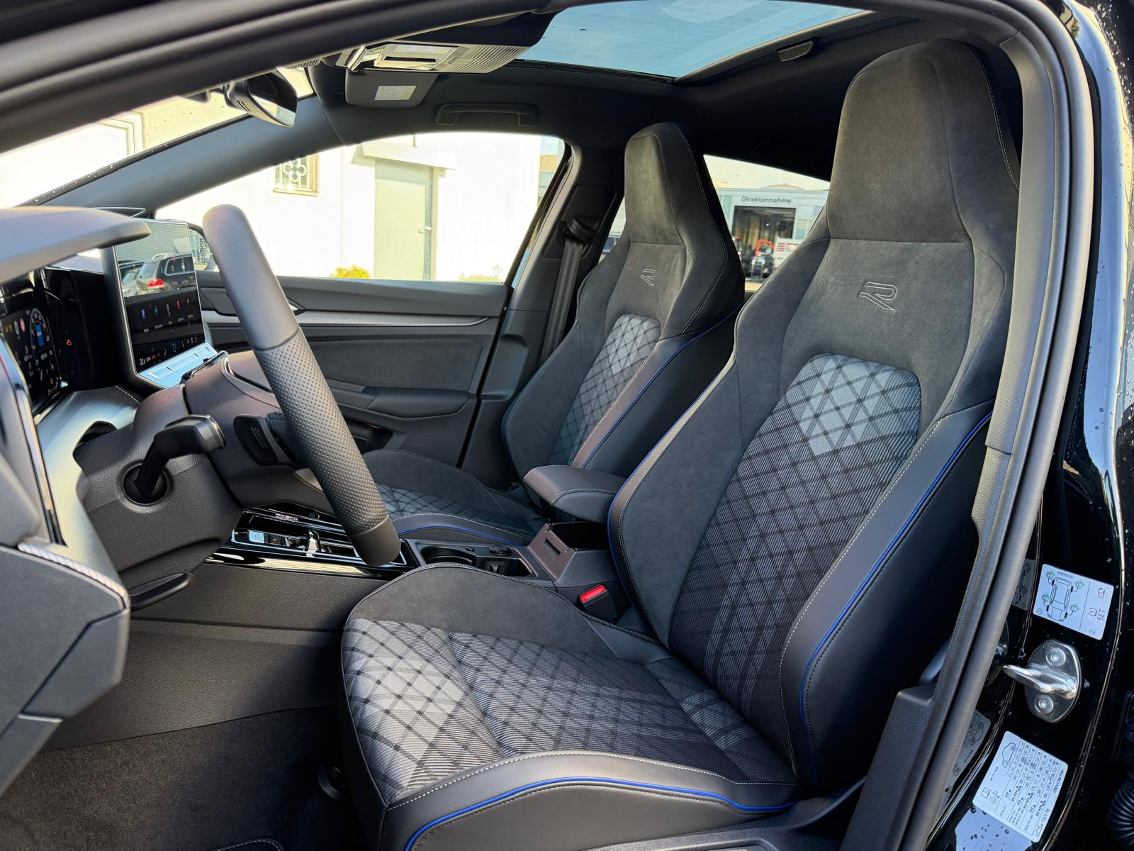 VW Golf 2.0 TSI R-Line DSG 4 Motion-image-12