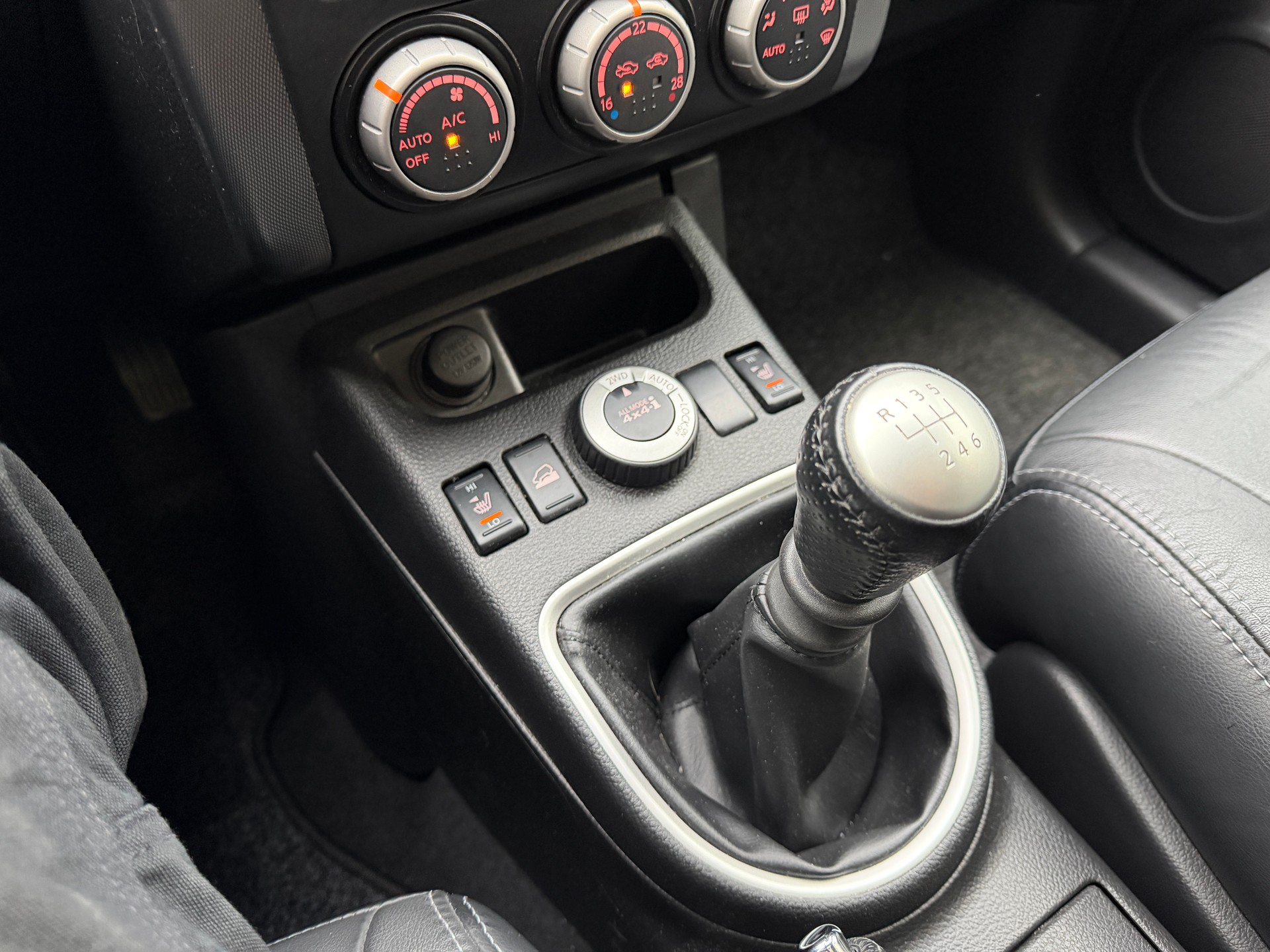NISSAN X-Trail 2.5 16V Platinum-image-11