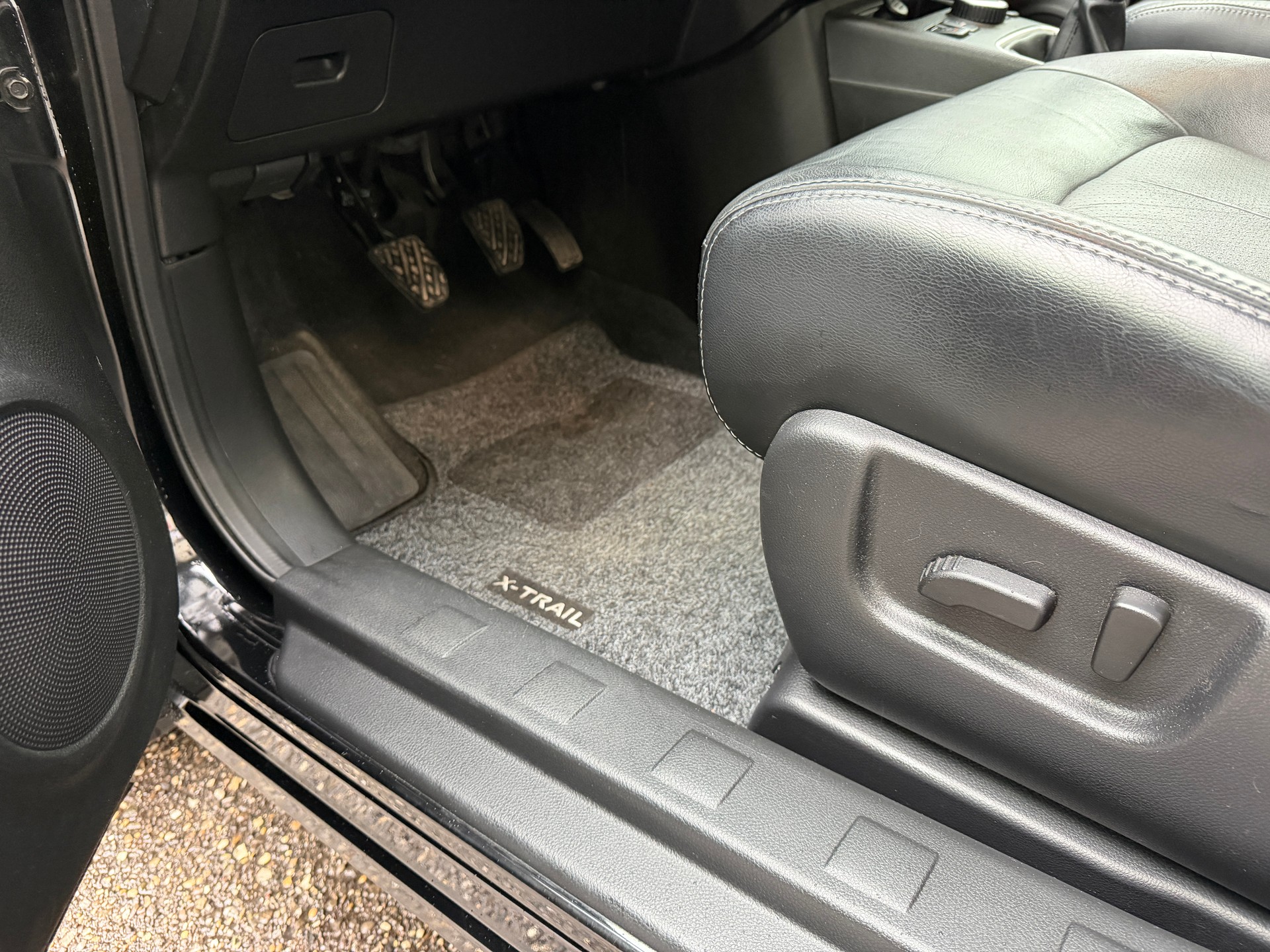 NISSAN X-Trail 2.5 16V Platinum-image-16