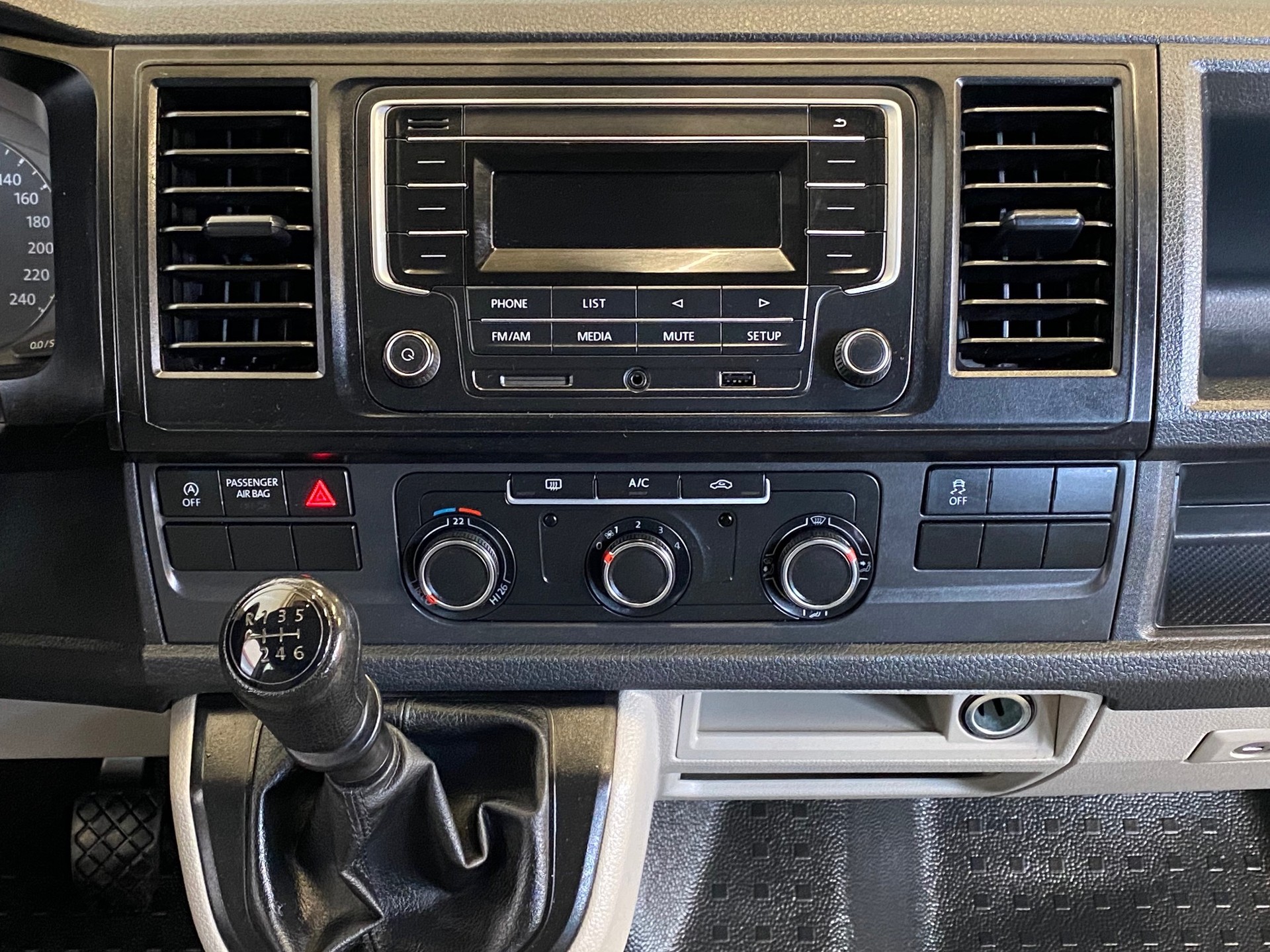 VW T6 2.0 TDI 4Motion Allrad Doppelkabine DOKA-showroom-element-2