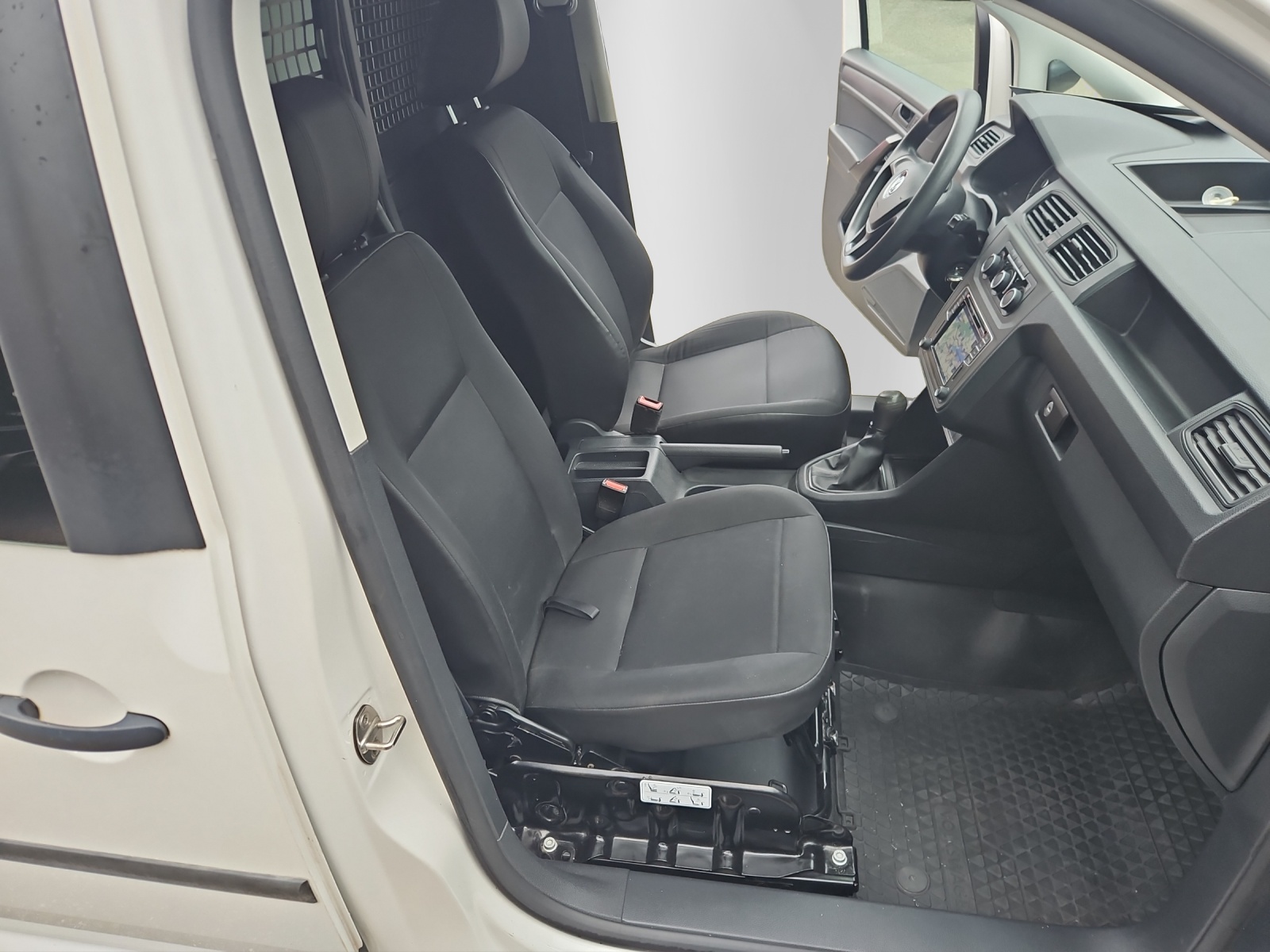 VW Caddy 2.0TDI BlueMotion Technology-image-6