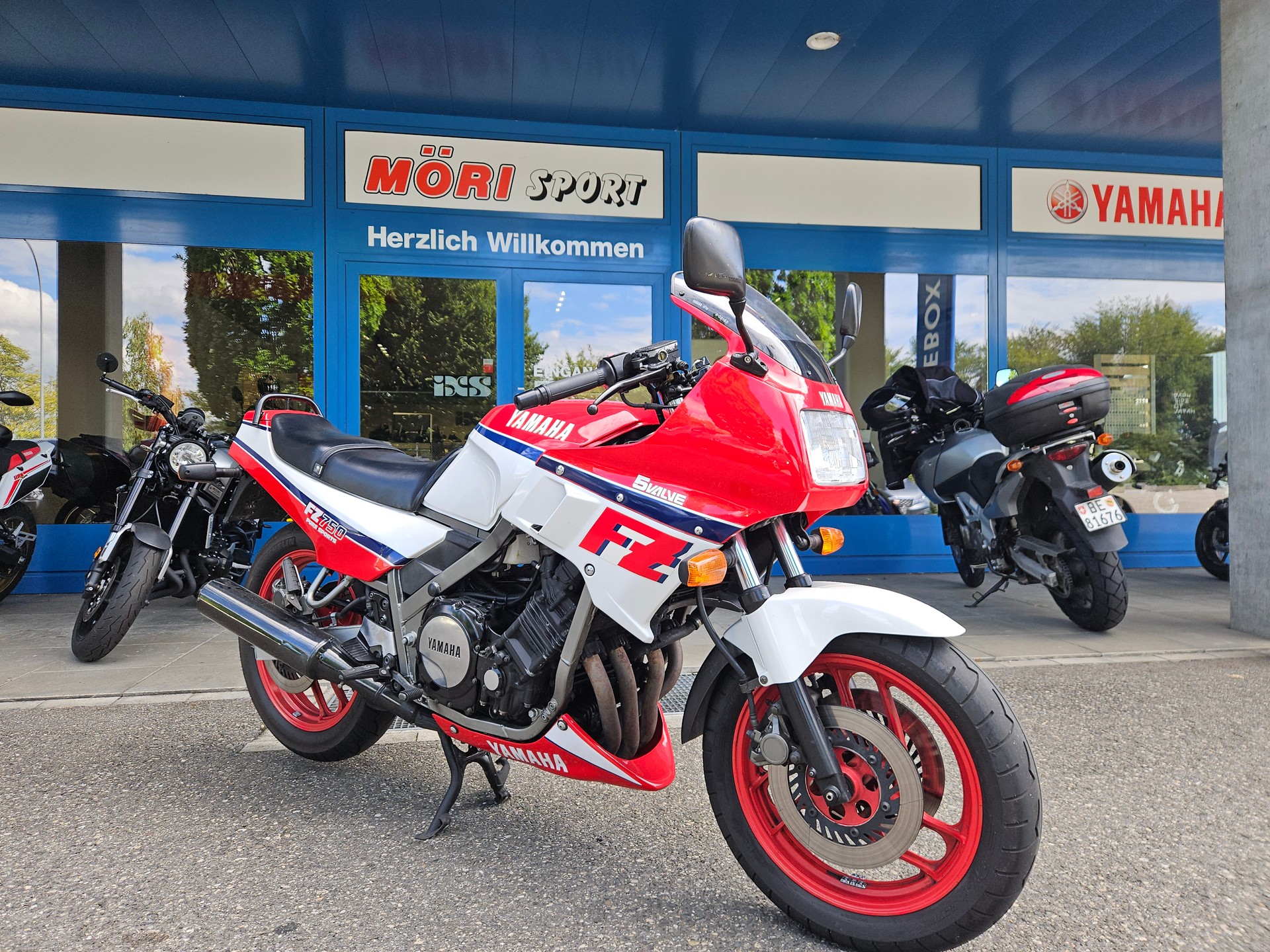 YAMAHA FZ 750