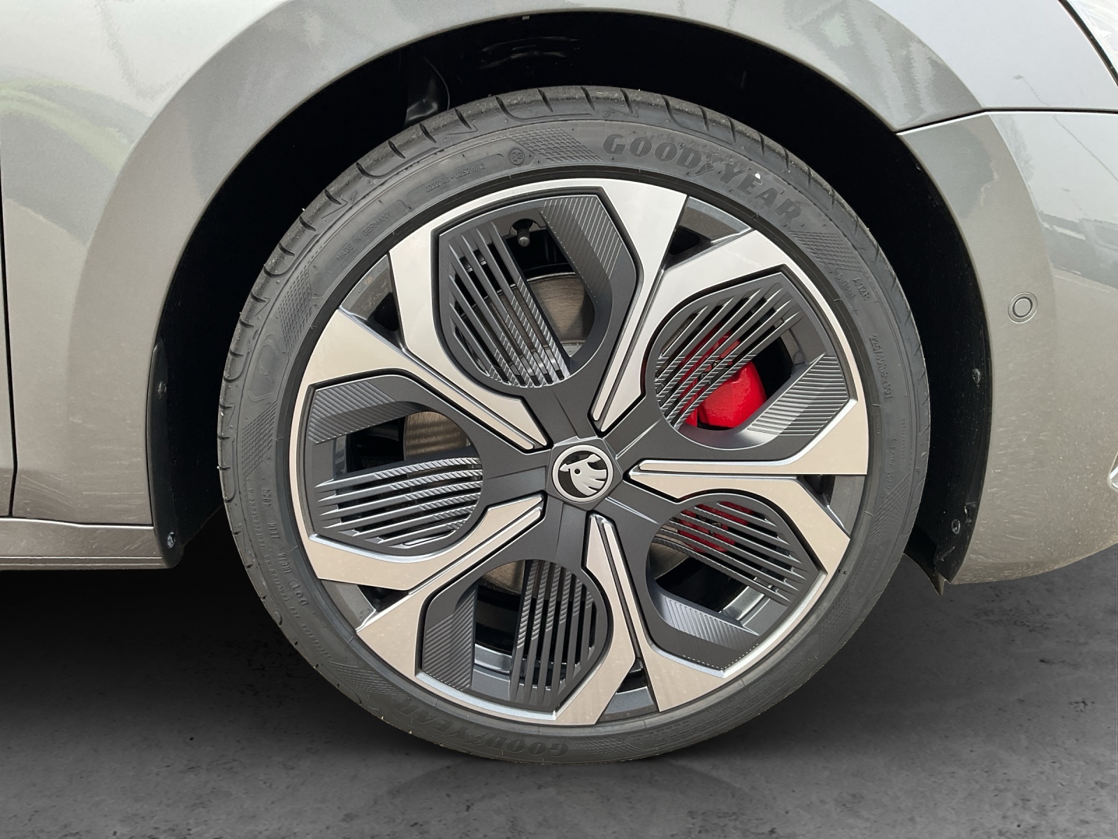 SKODA Octavia Combi 2.0 TSI DSG RS-image-13
