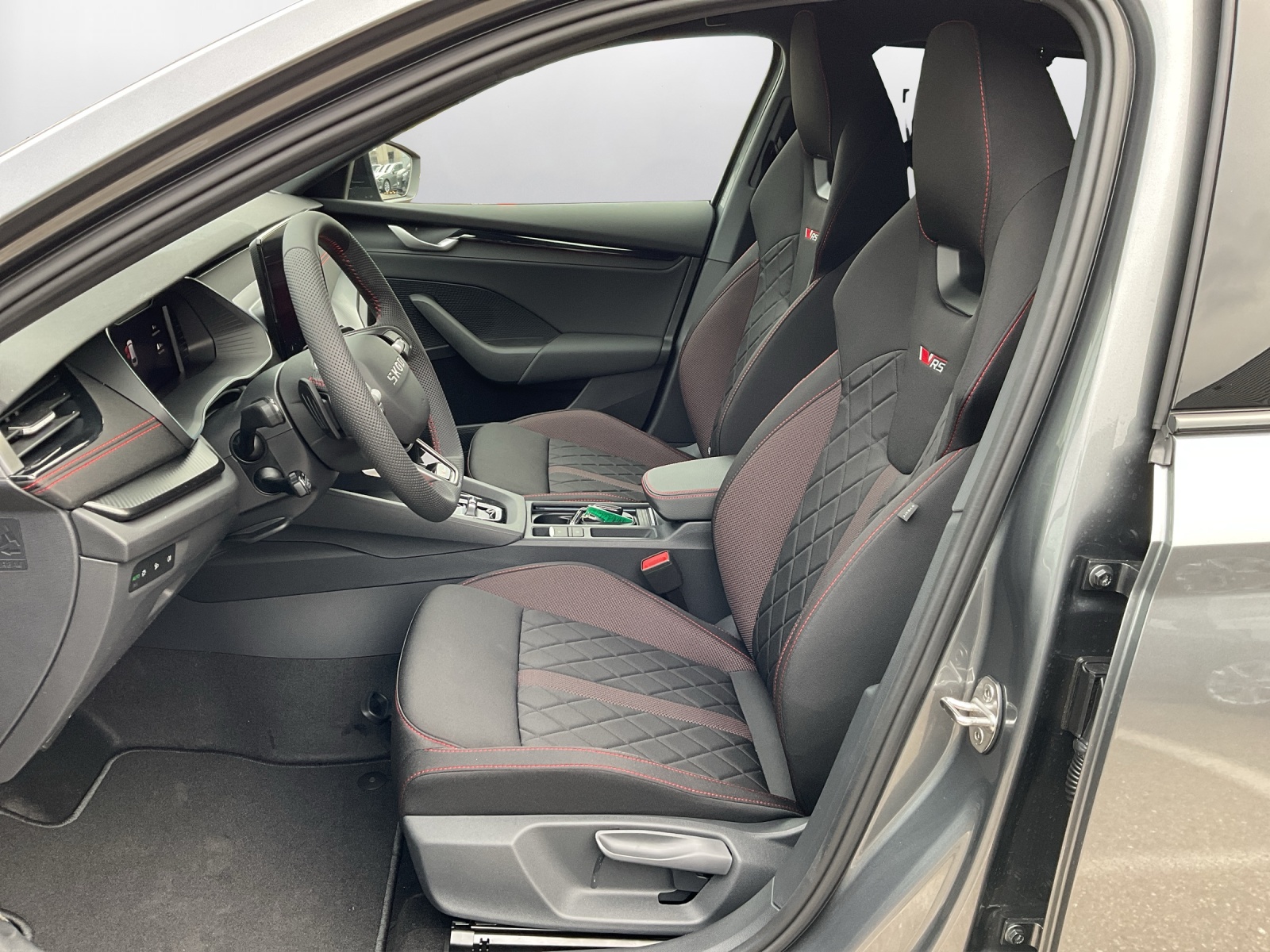 SKODA Octavia Combi 2.0 TSI DSG RS-image-10