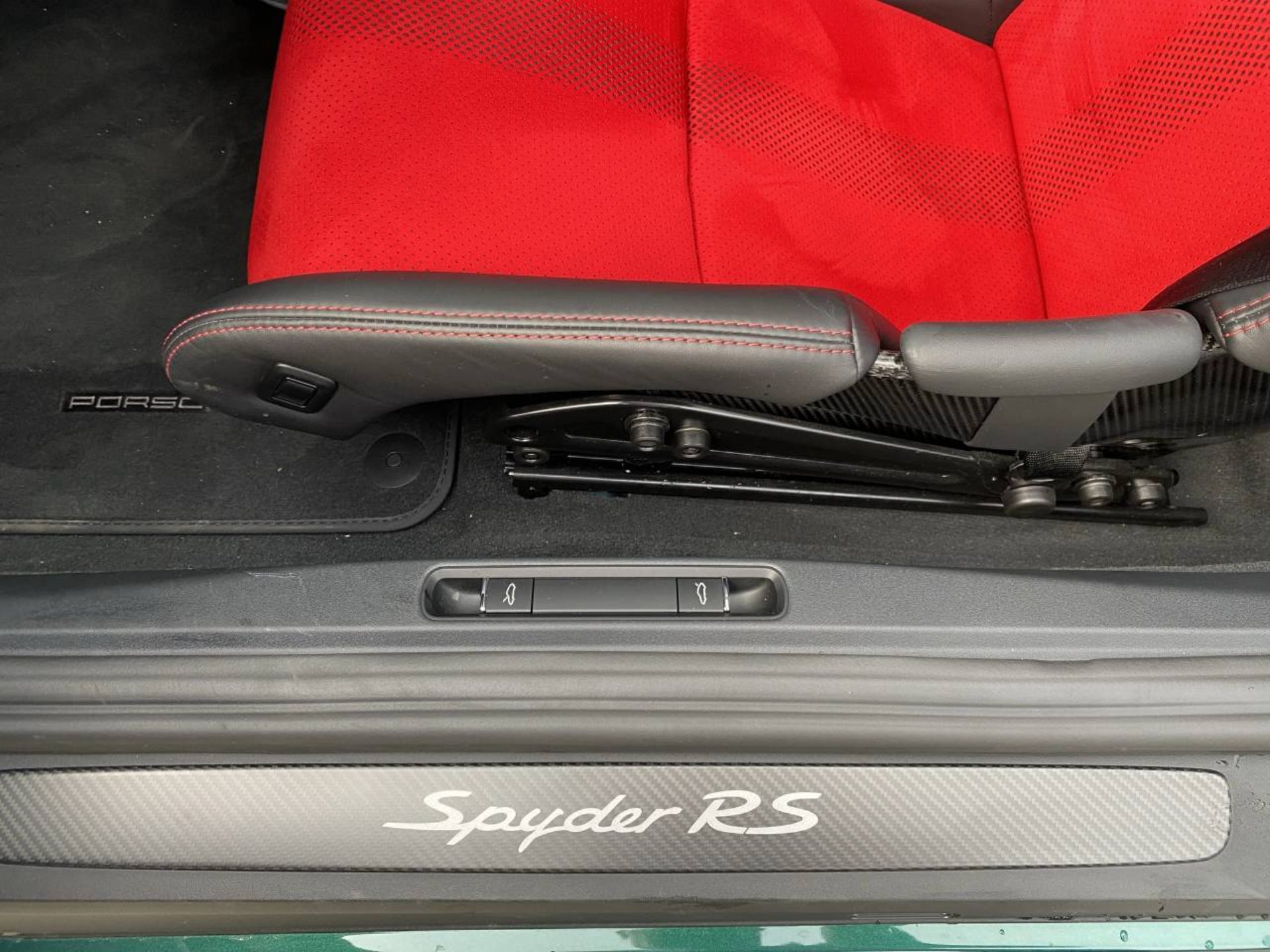 PORSCHE 718 Spyder RS-image-16