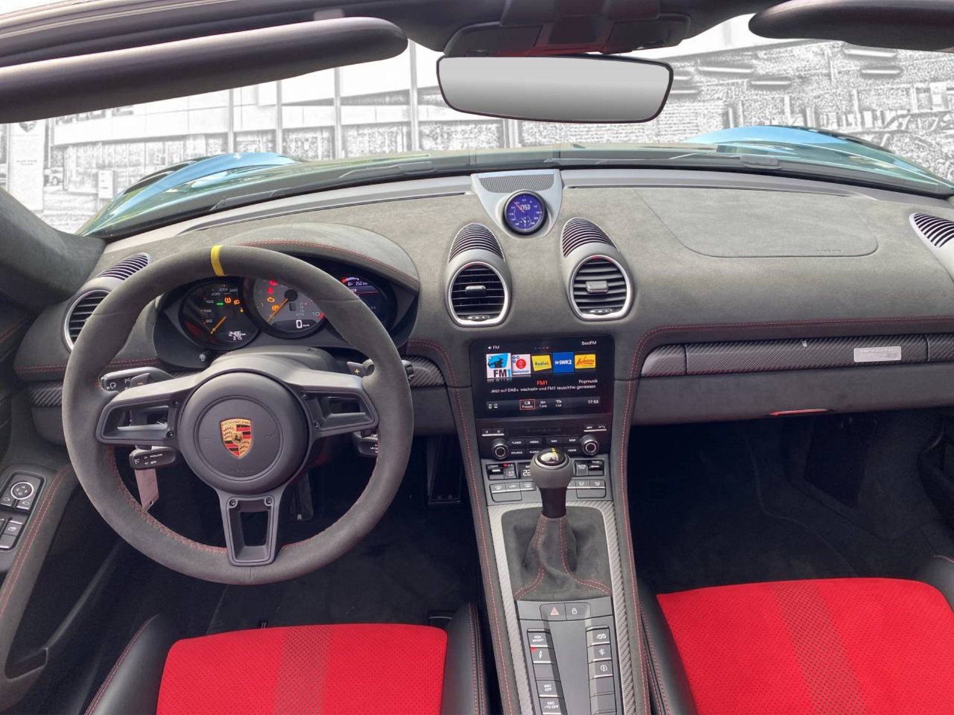 PORSCHE 718 Spyder RS-image-12