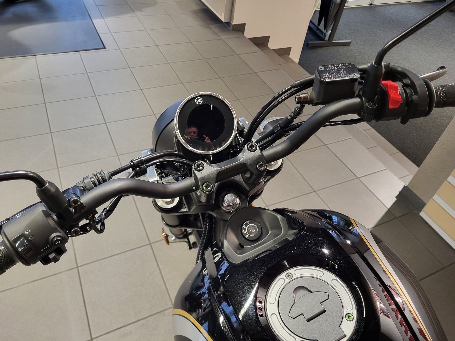 YAMAHA XSR 125 Legacy mit Akra-image-5