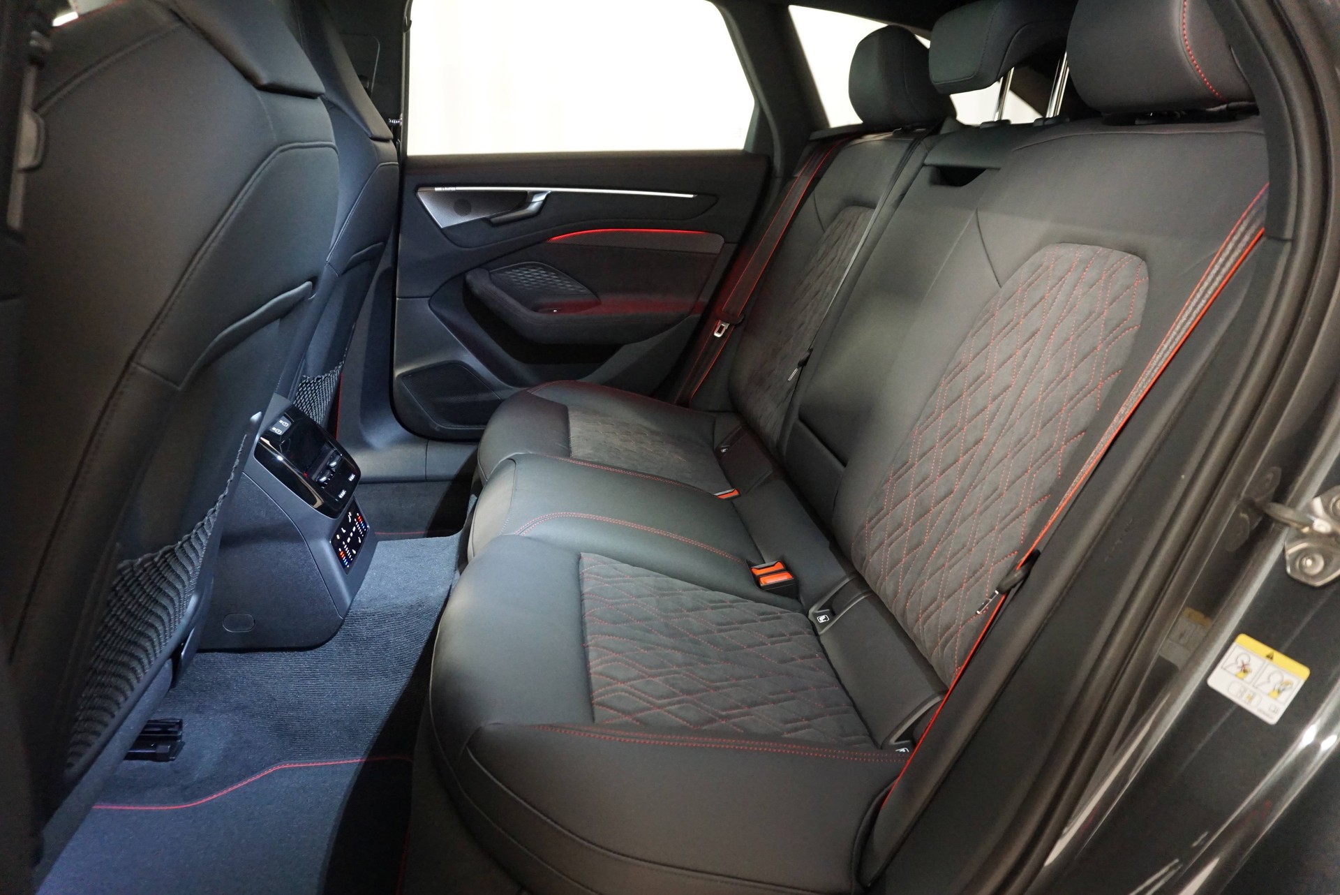 AUDI A6 Avant TFSI quattro 270 kW S tronic-image-9
