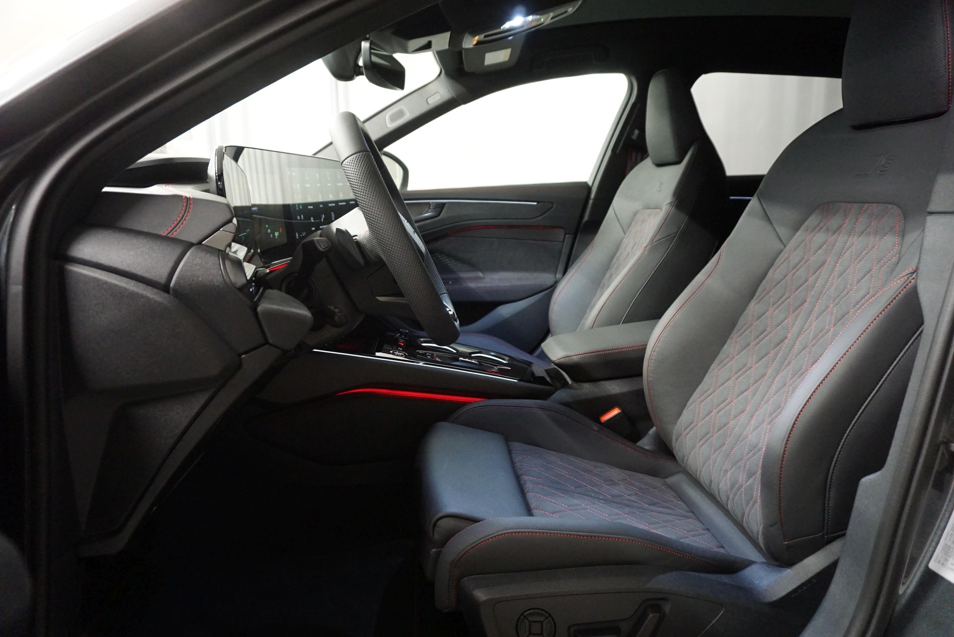 AUDI A6 Avant TFSI quattro 270 kW S tronic-image-6