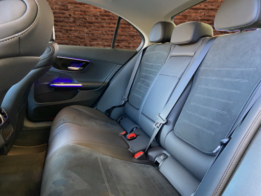 MERCEDES-BENZ C 300e AMG Line-image-12