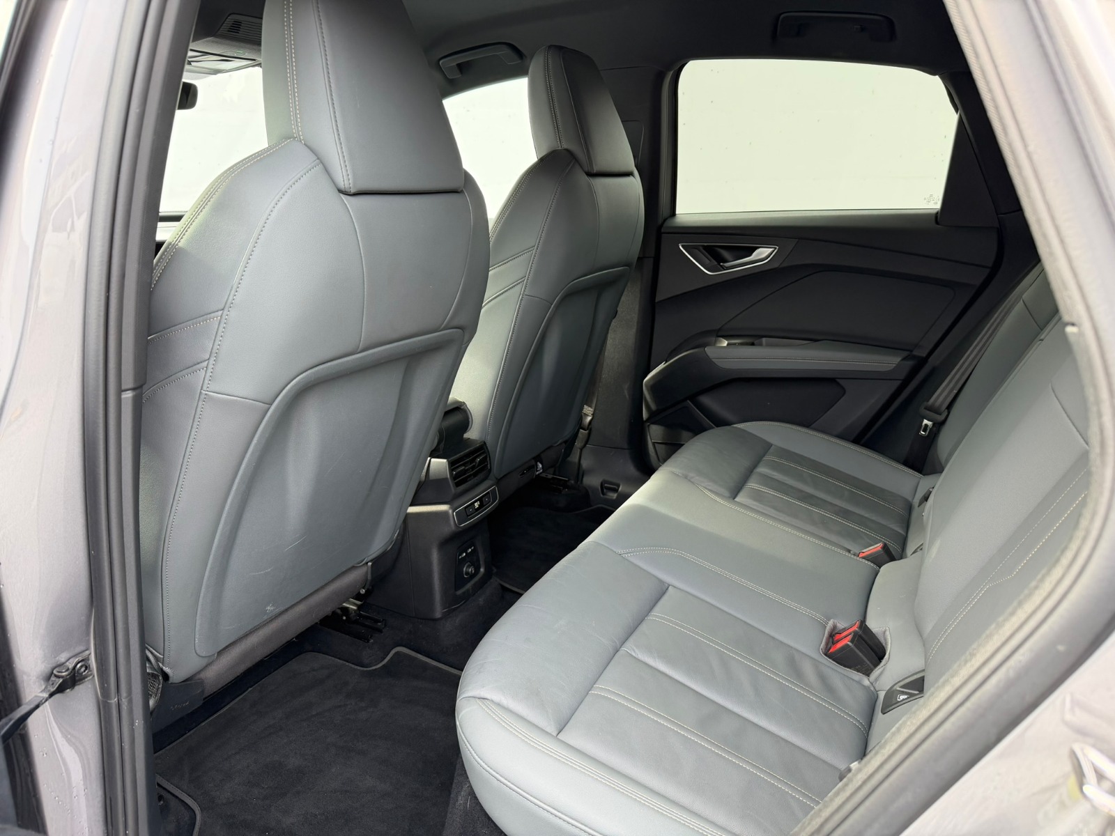 AUDI Q4 Sportback e-tron 50 quattro-image-9