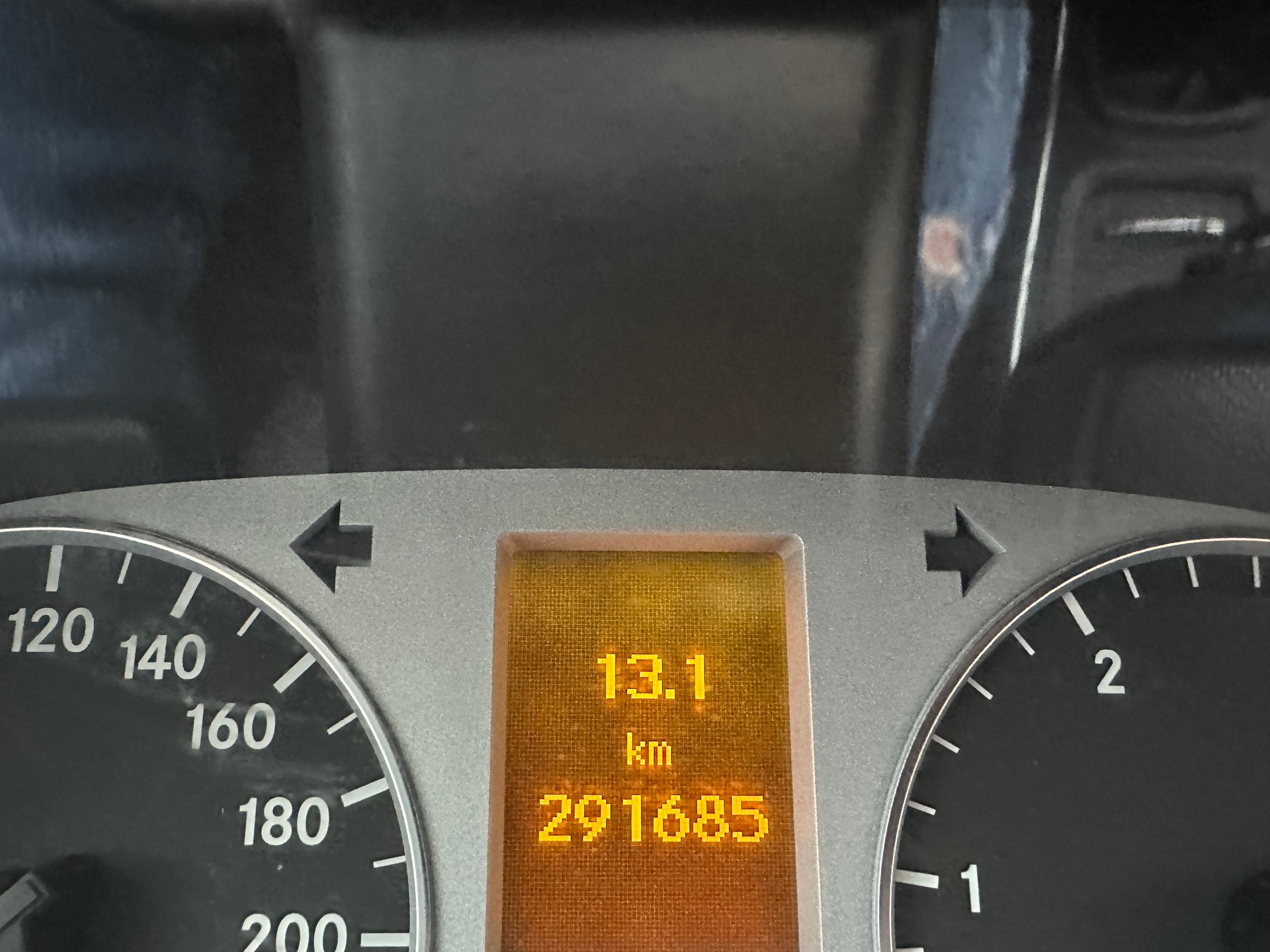 MERCEDES-BENZ B 180 CDI-image-10