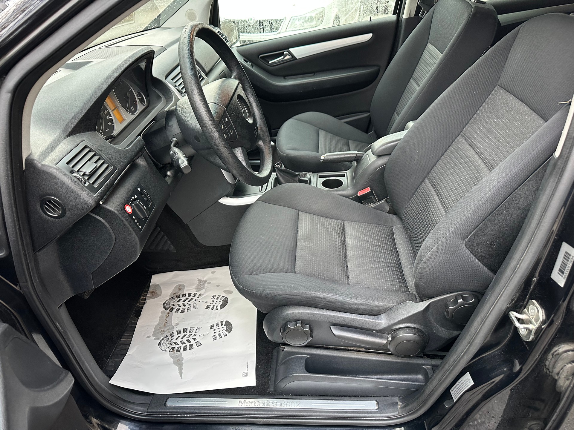 MERCEDES-BENZ B 180 CDI-image-8