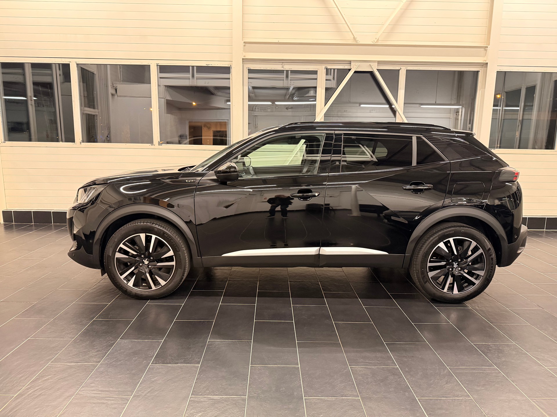 PEUGEOT 2008 1.2 PureTech GT EAT8-showroom-element-3