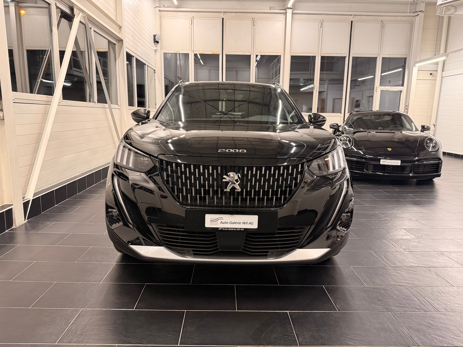 PEUGEOT 2008 1.2 PureTech GT EAT8-showroom-element-2