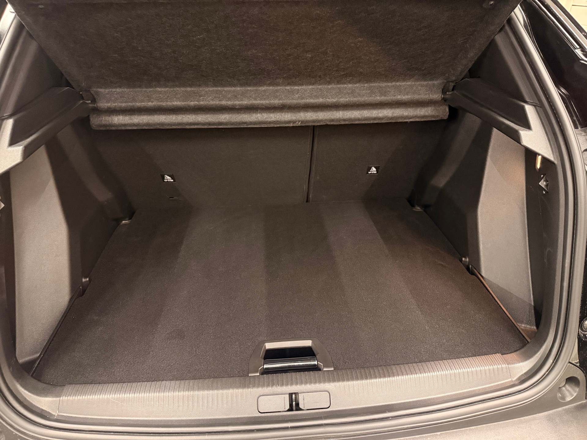 PEUGEOT 2008 1.2 PureTech GT EAT8-image-12