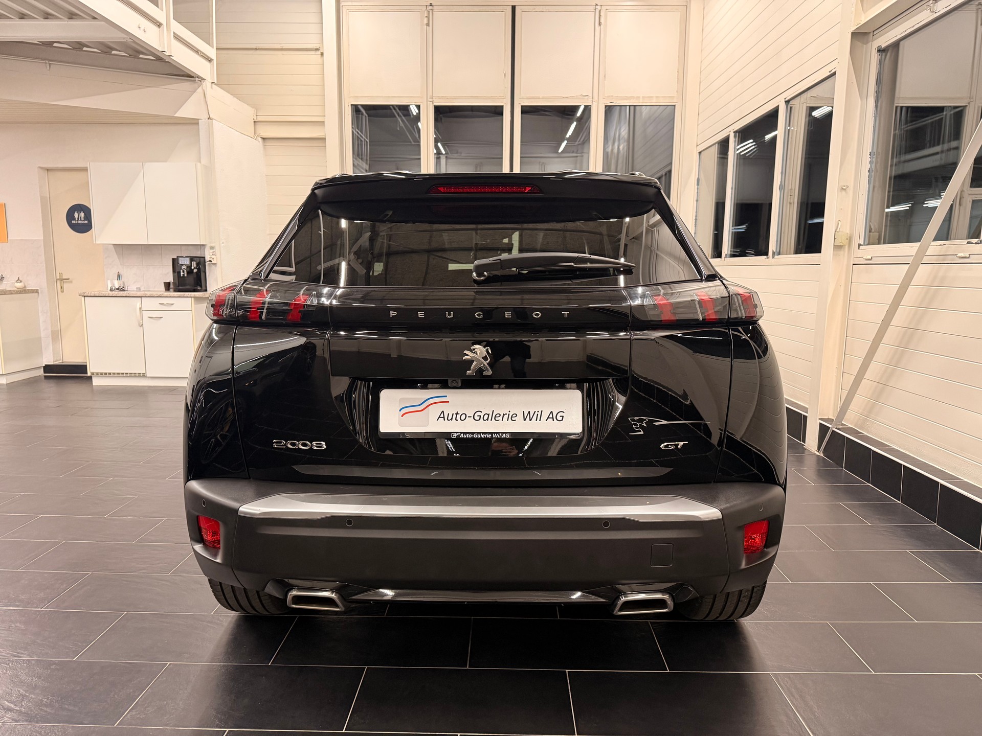 PEUGEOT 2008 1.2 PureTech GT EAT8-image-5