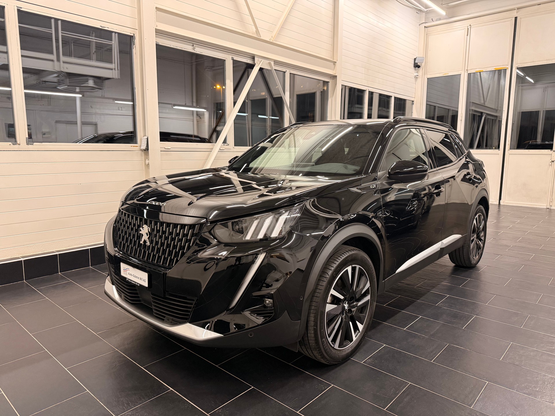 PEUGEOT 2008 1.2 PureTech GT EAT8-showroom-element-1