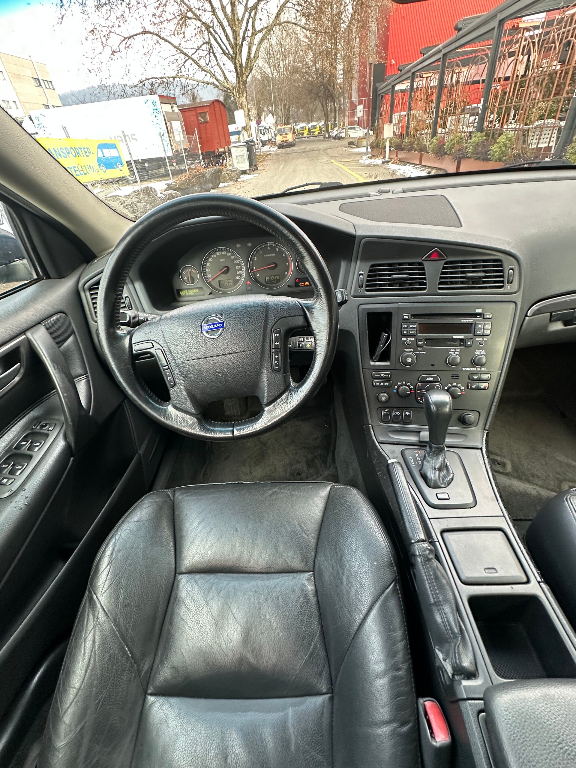 VOLVO V70 2.5T AWD-image-9