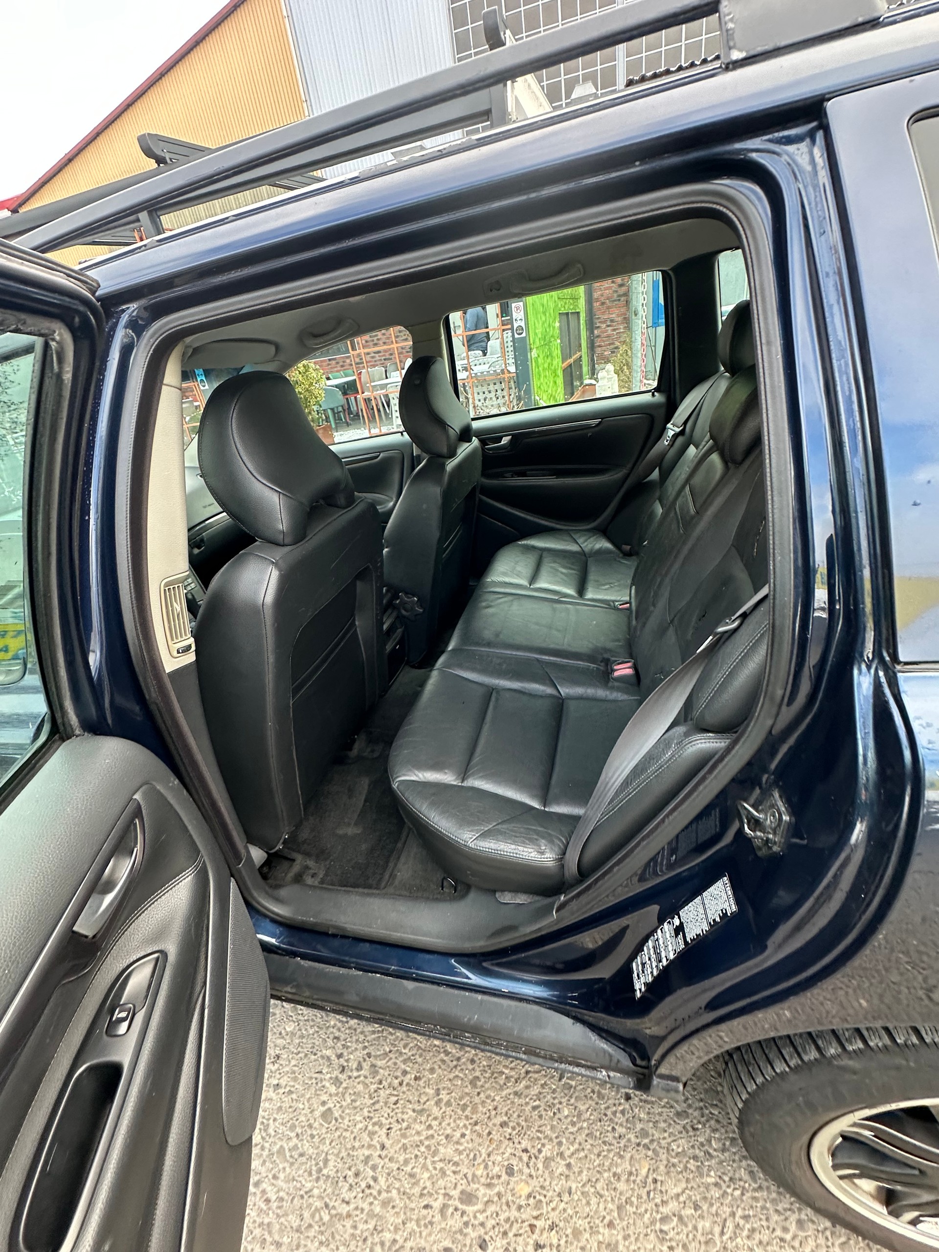 VOLVO V70 2.5T AWD-image-10