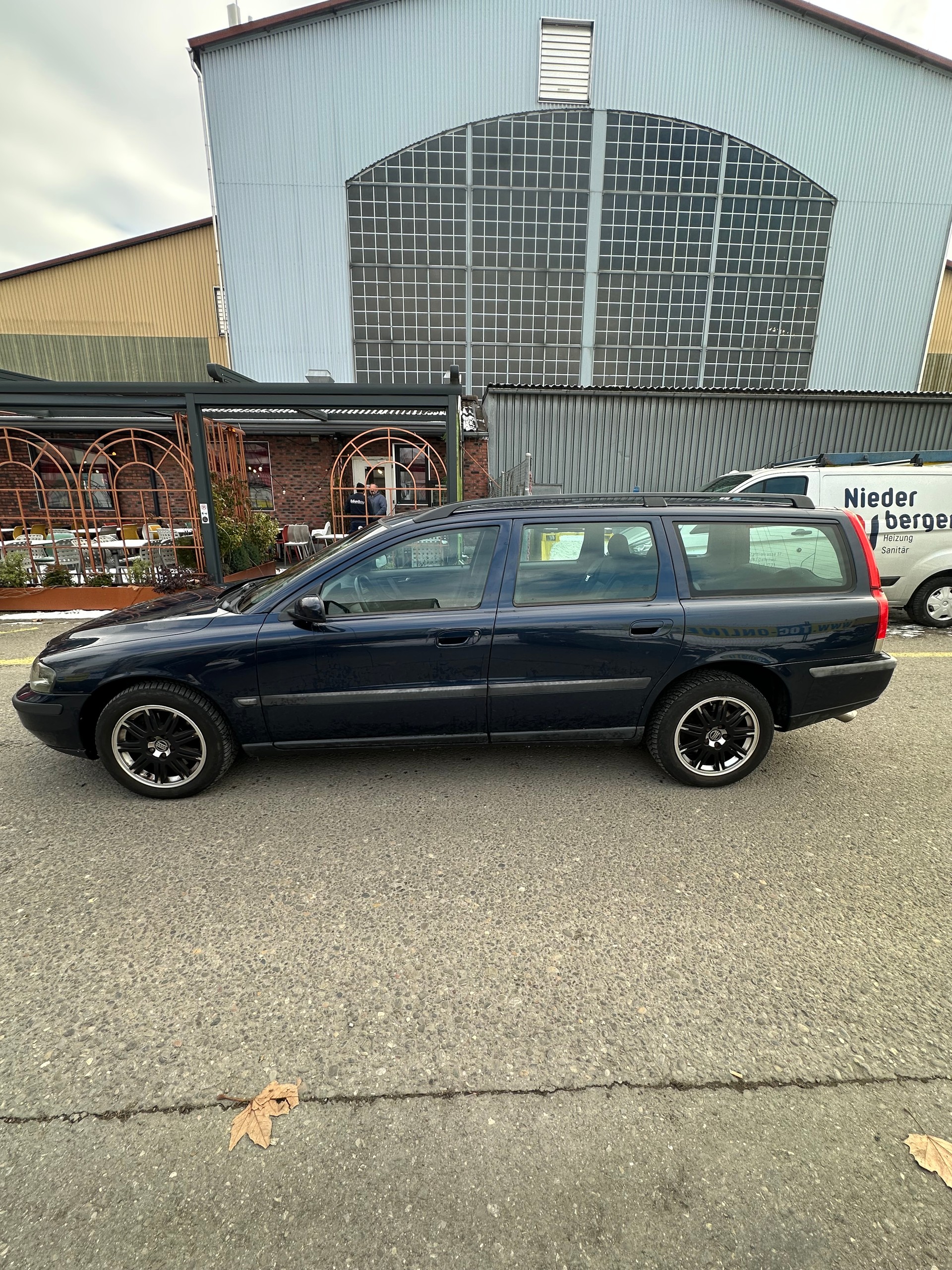VOLVO V70 2.5T AWD-image-5