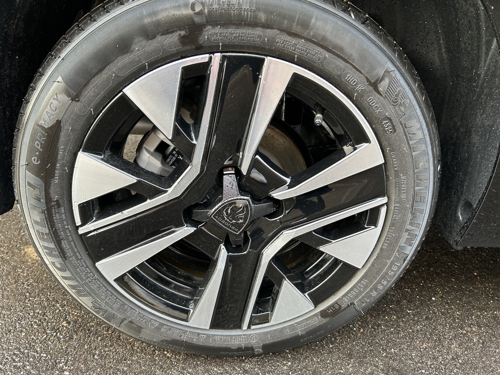 PEUGEOT 208 1.2 MHEV 110 Allure - NAVI - Rückfahrkamera-image-14