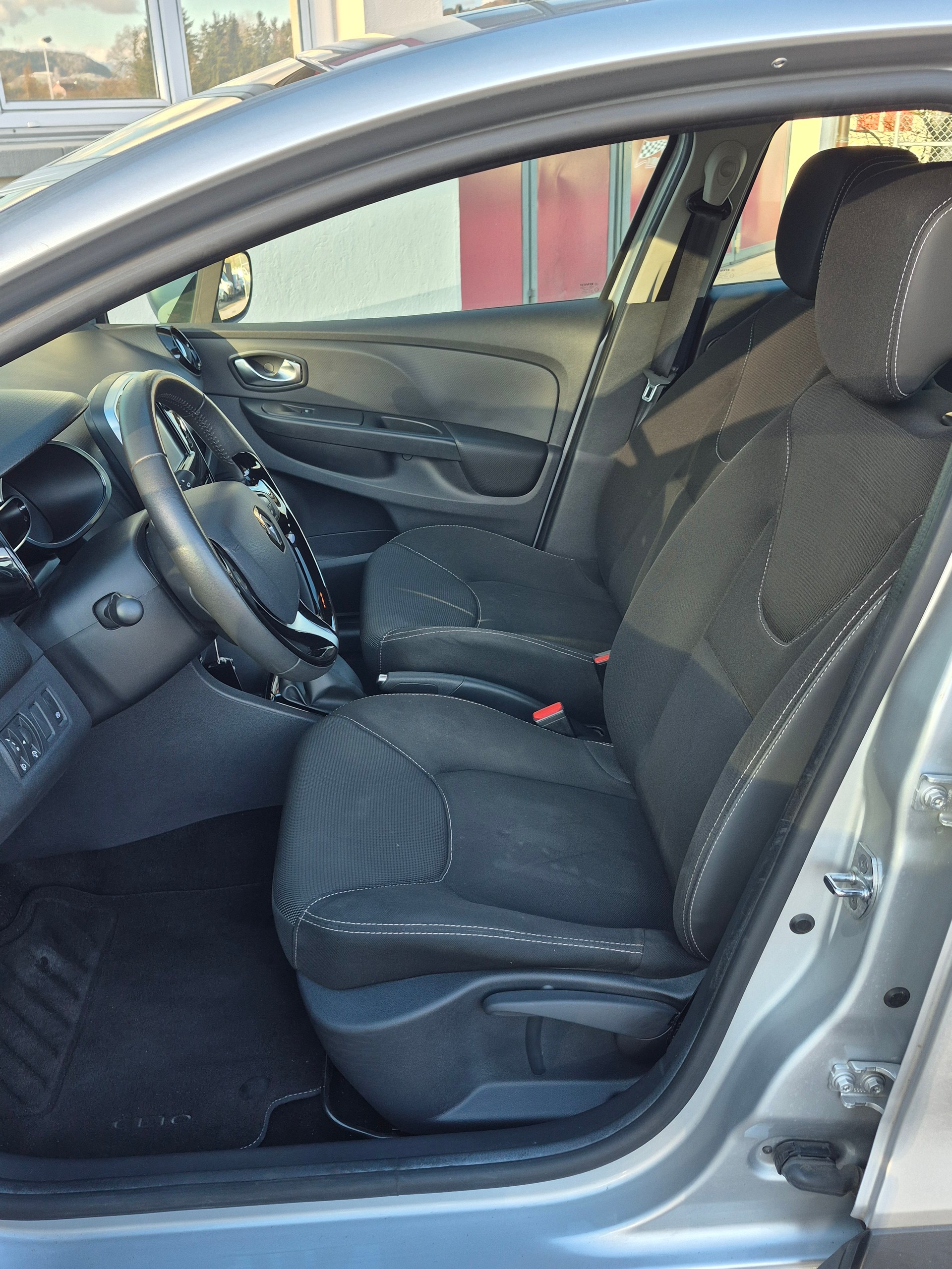 RENAULT Clio 0.9 12V Expression-image-14