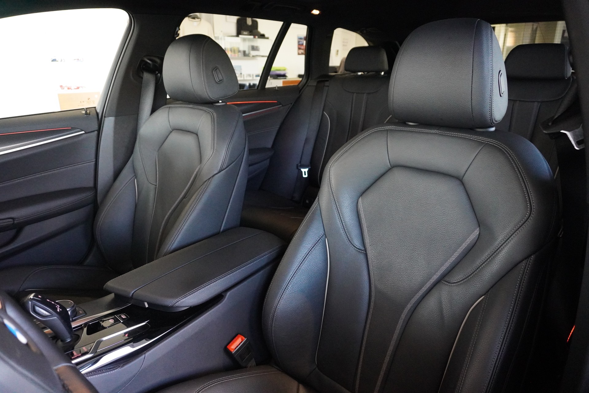 BMW 540d xDrive 48V Touring M Sport Steptronic-image-13