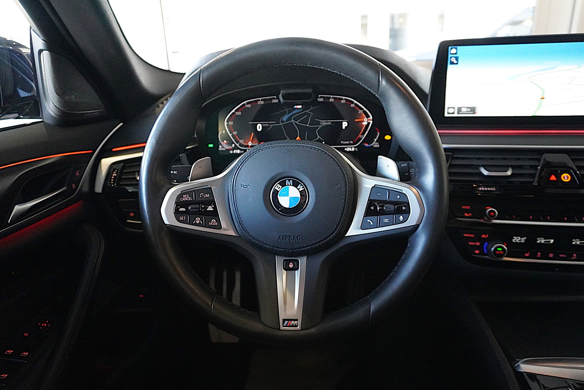 BMW 540d xDrive 48V Touring M Sport Steptronic-image-11