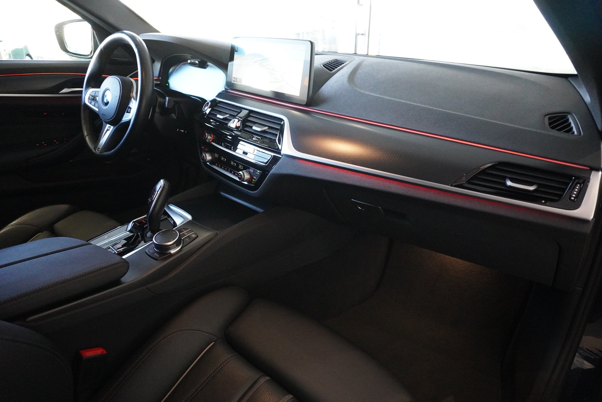 BMW 540d xDrive 48V Touring M Sport Steptronic-image-9