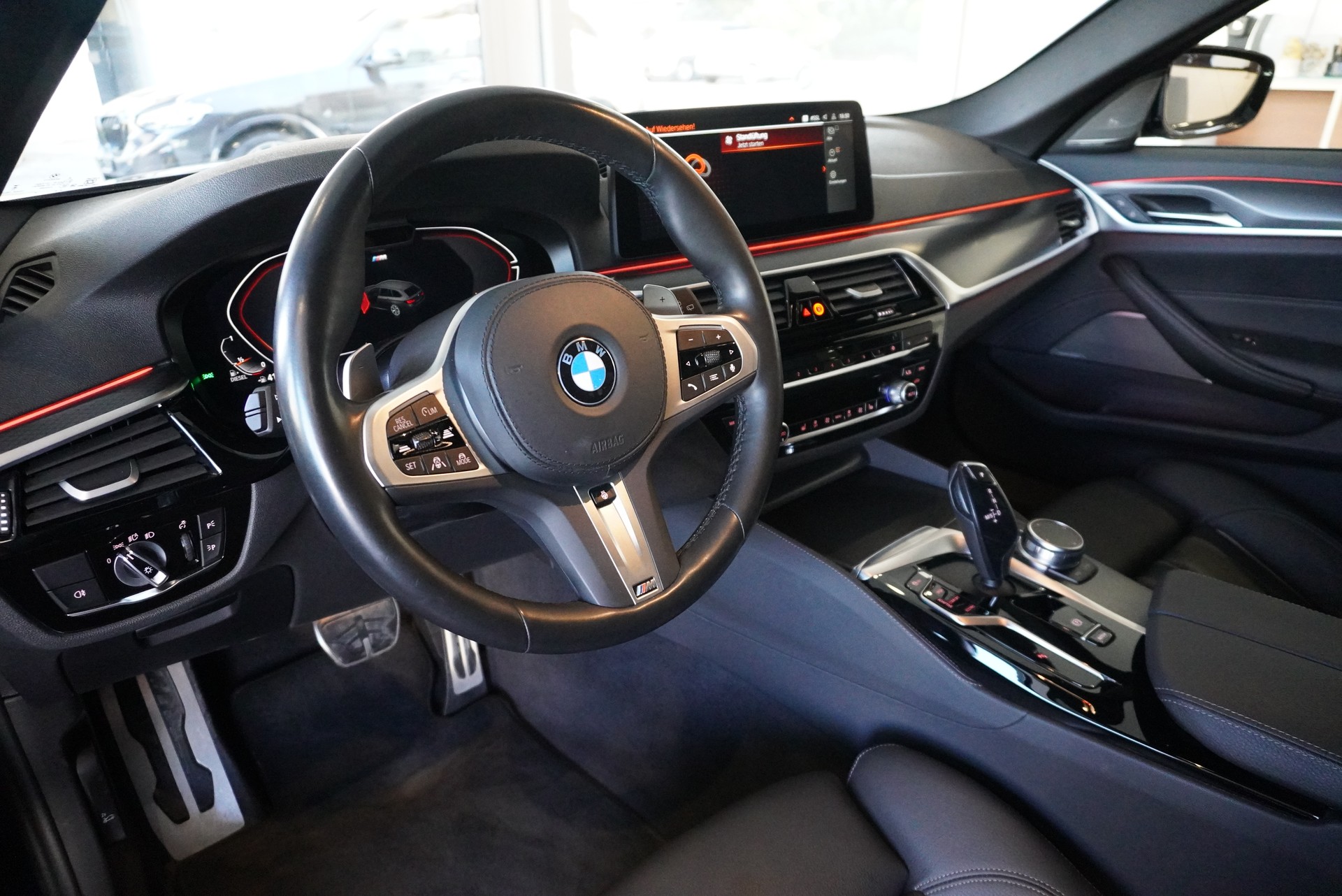 BMW 540d xDrive 48V Touring M Sport Steptronic-image-12