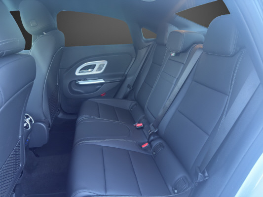 MERCEDES-BENZ CLA 200 8G-DCT 4Matic-image-9