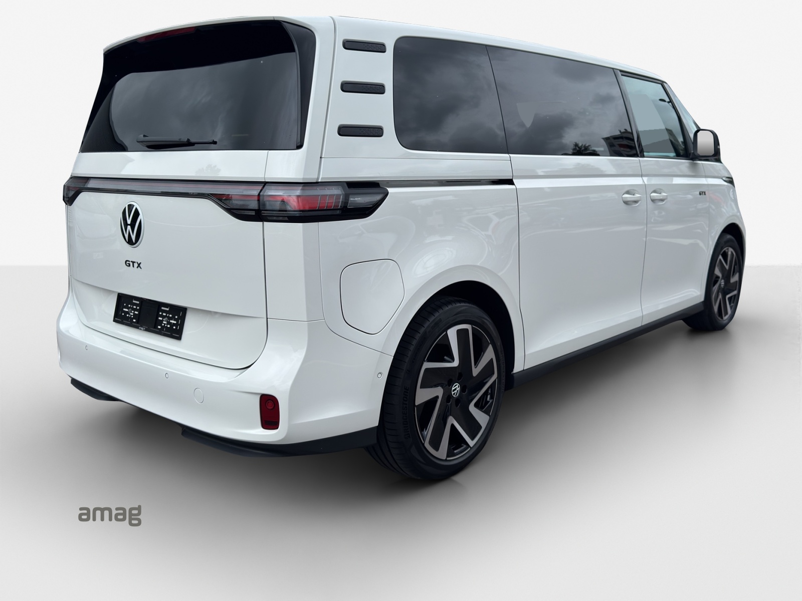 VW ID.Buzz LWB GTX 4 Motion-image-4