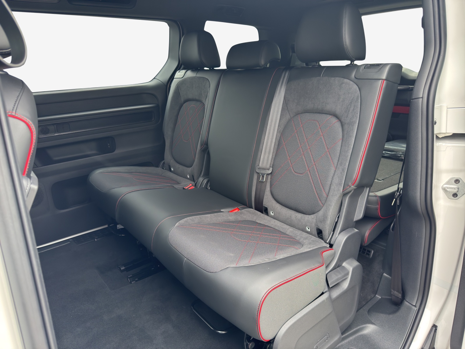 VW ID.Buzz LWB GTX 4 Motion-image-11