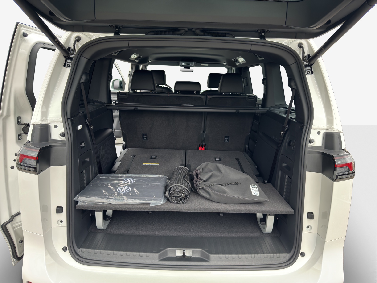 VW ID.Buzz LWB GTX 4 Motion-image-12