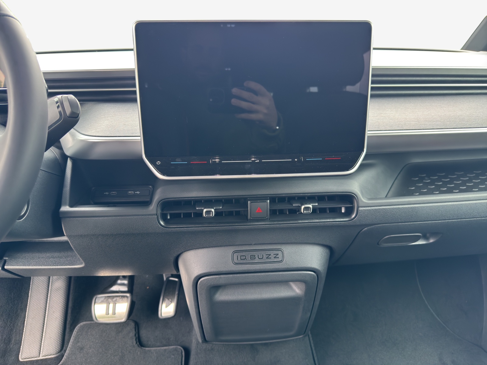 VW ID.Buzz LWB GTX 4 Motion-image-10
