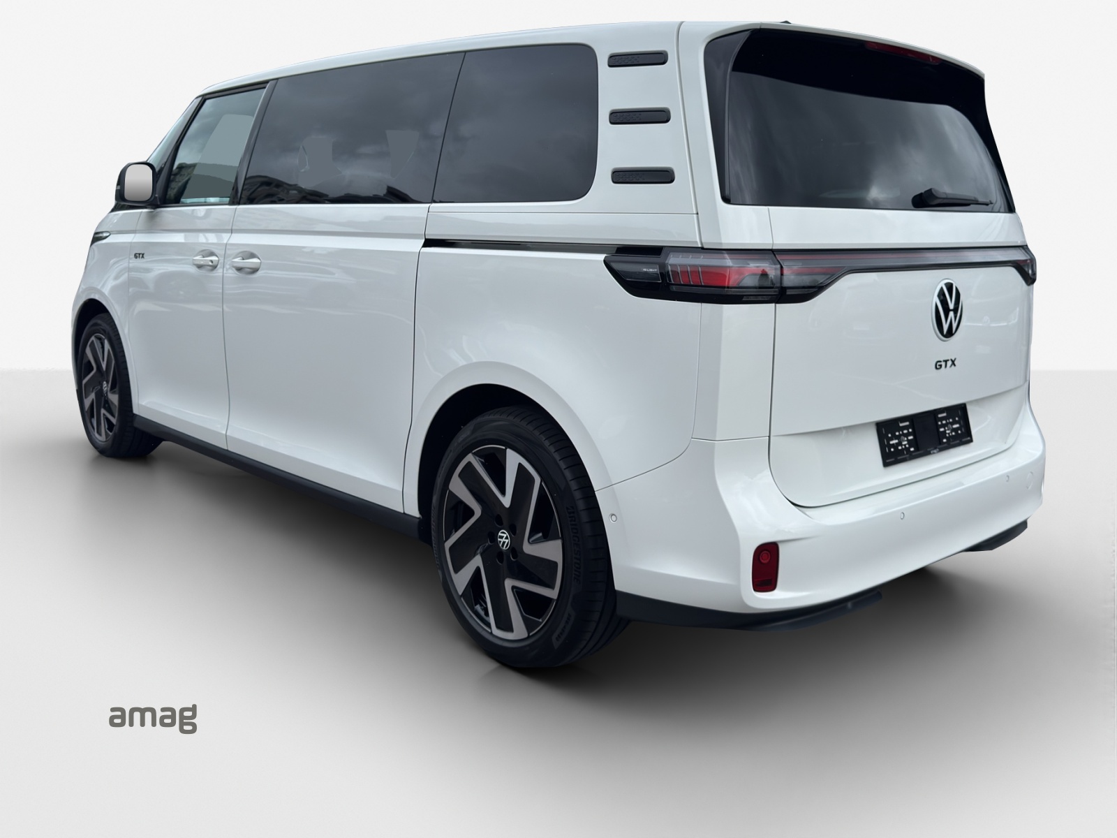VW ID.Buzz LWB GTX 4 Motion-image-2