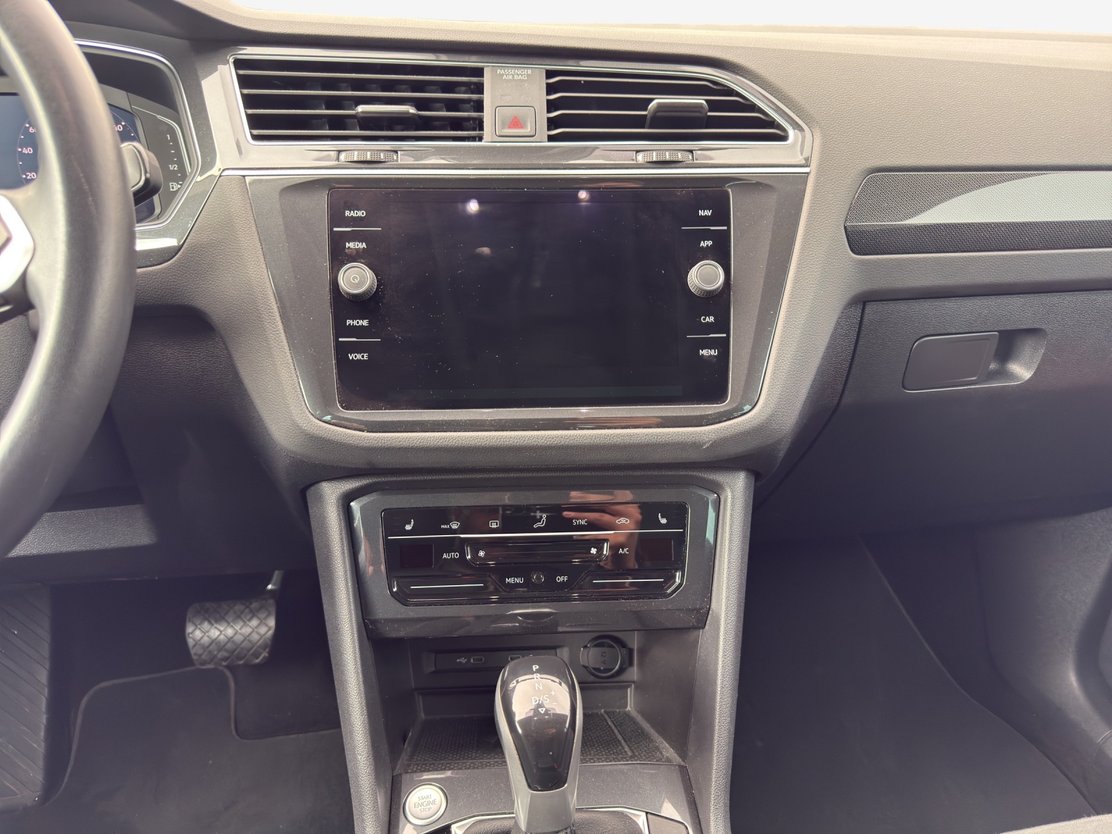 VW Tiguan 2.0 TDI SCR Elegance 4Motion DSG-image-10