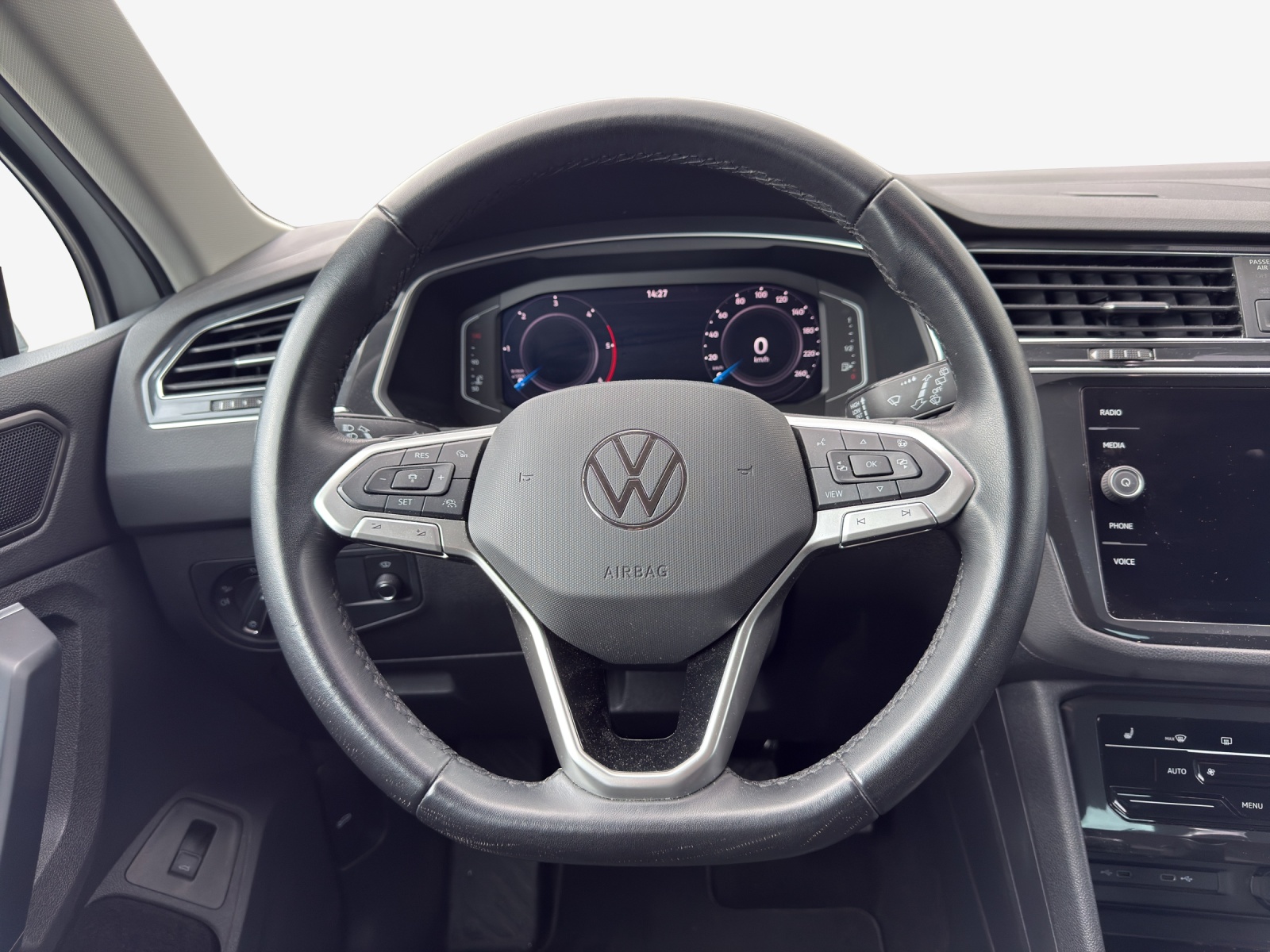 VW Tiguan 2.0 TDI SCR Elegance 4Motion DSG-image-9
