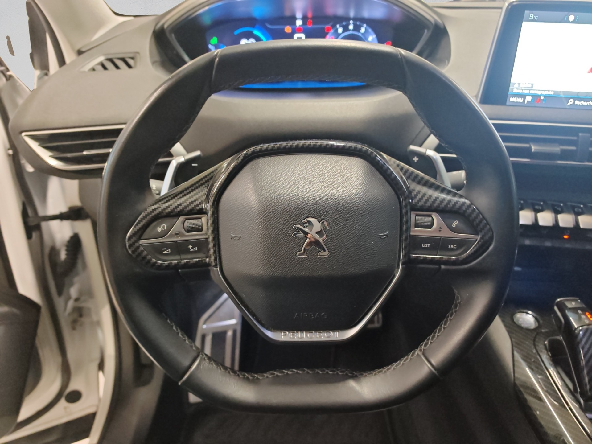 PEUGEOT 3008 1.2 PureTech Allure EAT-image-9