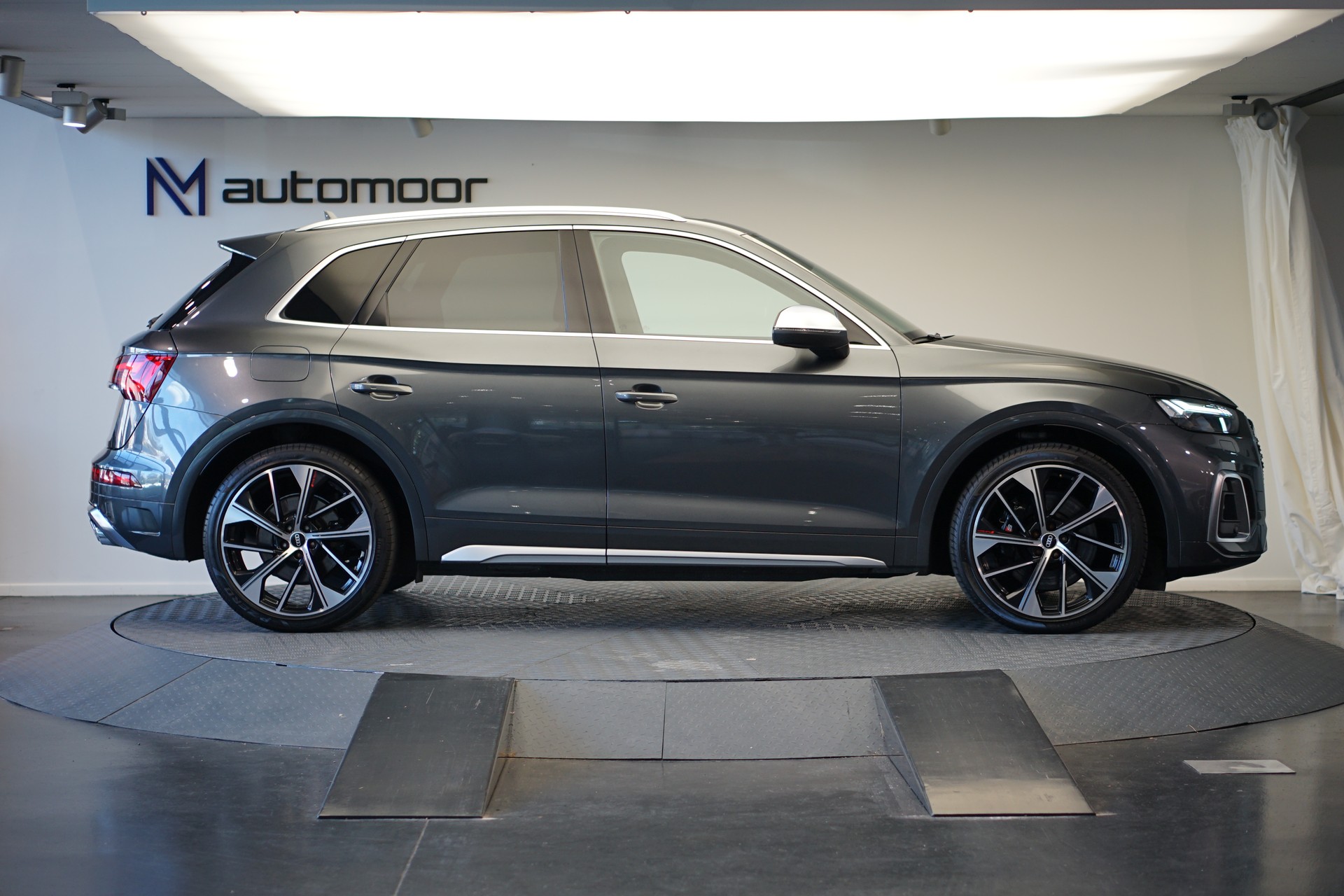 AUDI SQ5 TDI quattro tiptronic *Panorama* *Assistenzpaket*-image-3